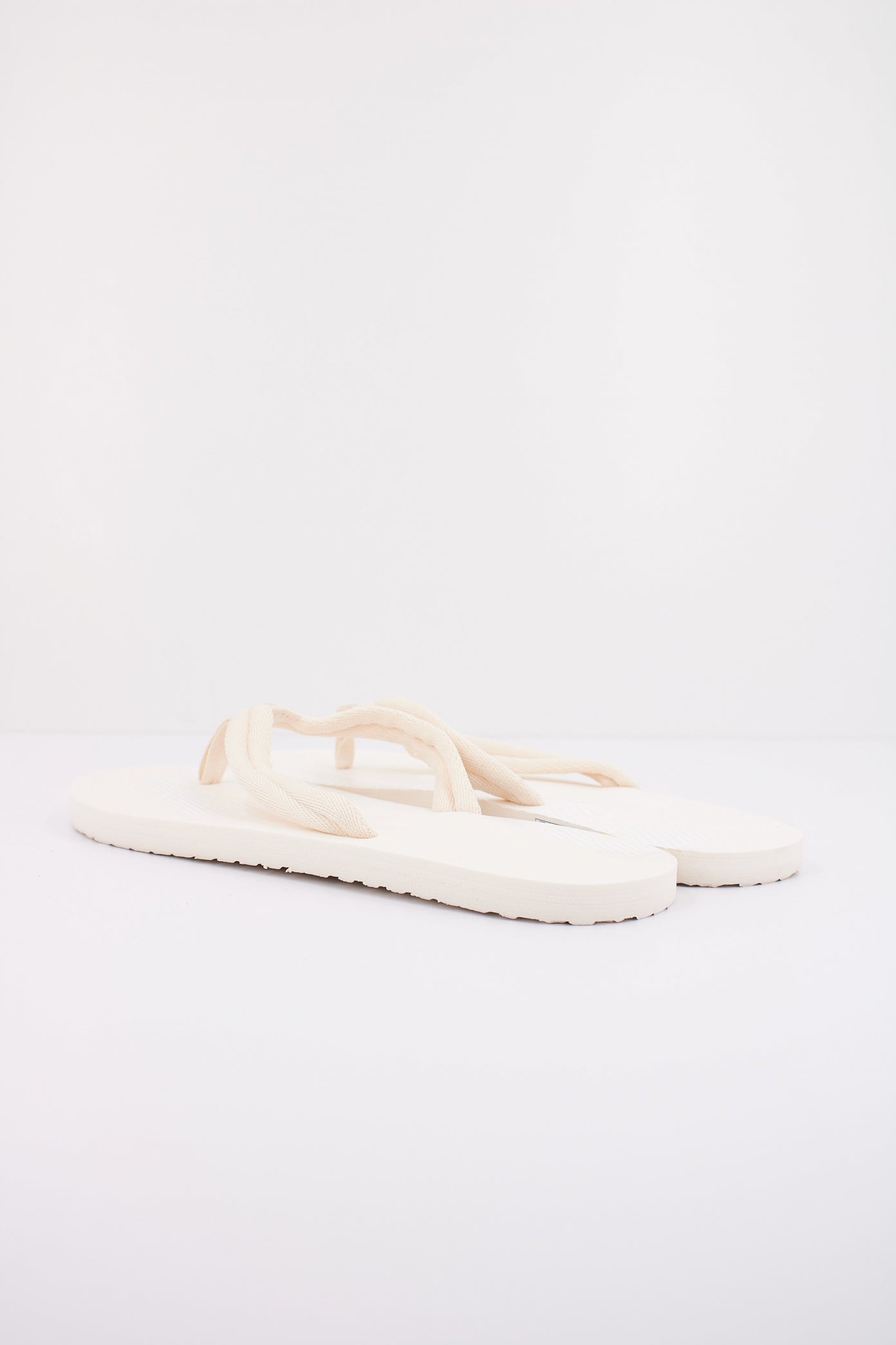 PUMA EPIC FLIP V en color BEIS (4)