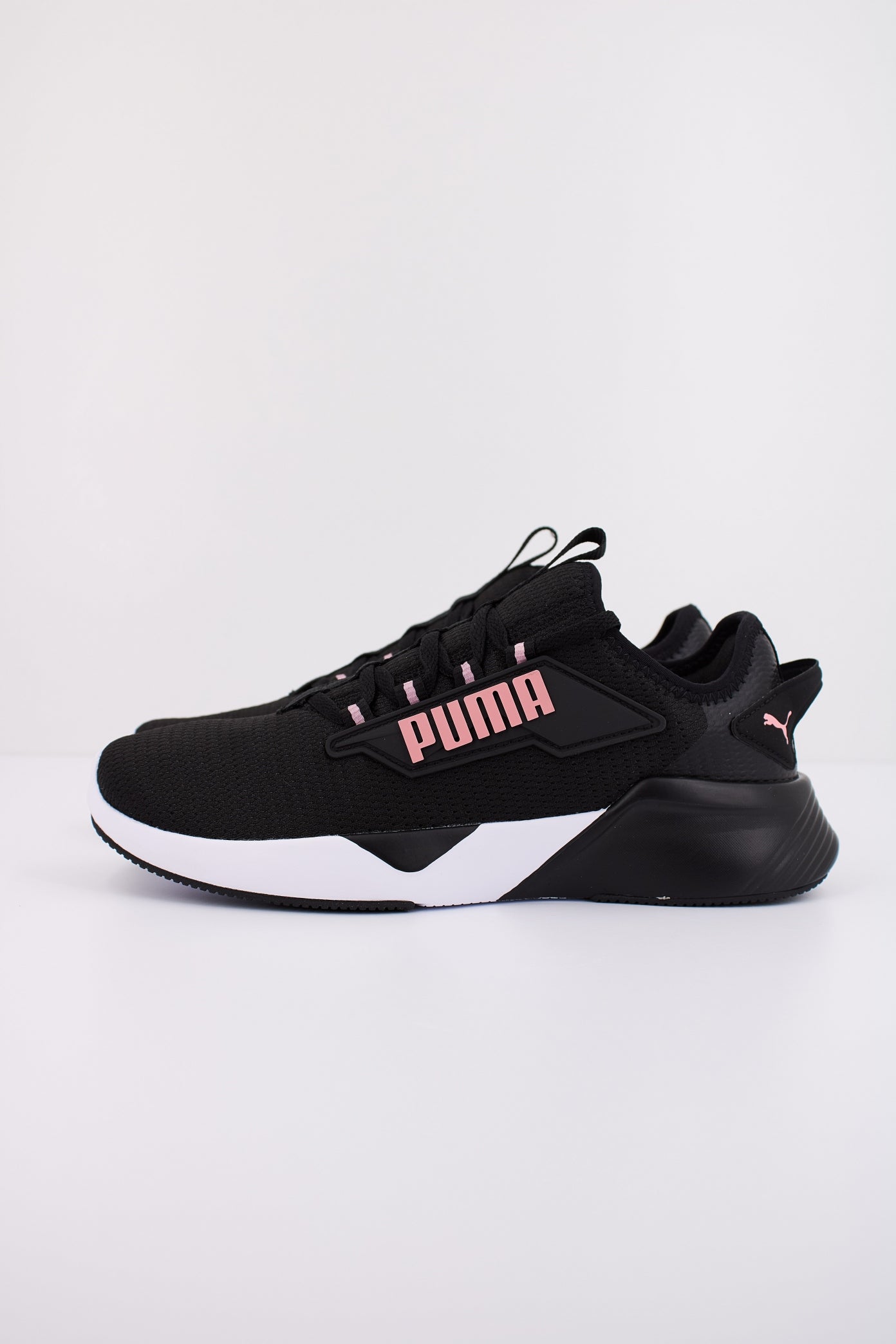 PUMA RETALIATE JR en color NEGRO (1)