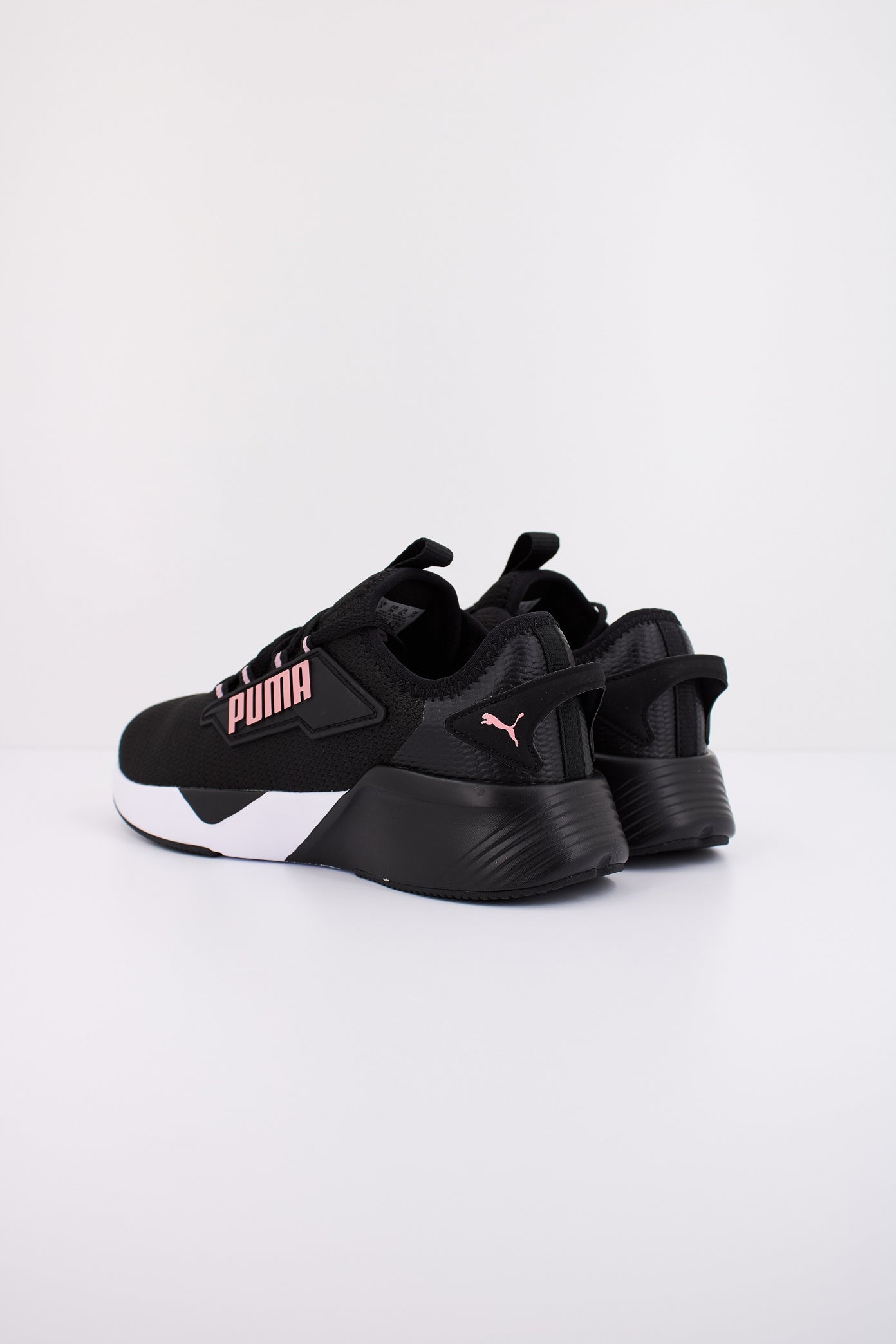 PUMA RETALIATE JR en color NEGRO (5)