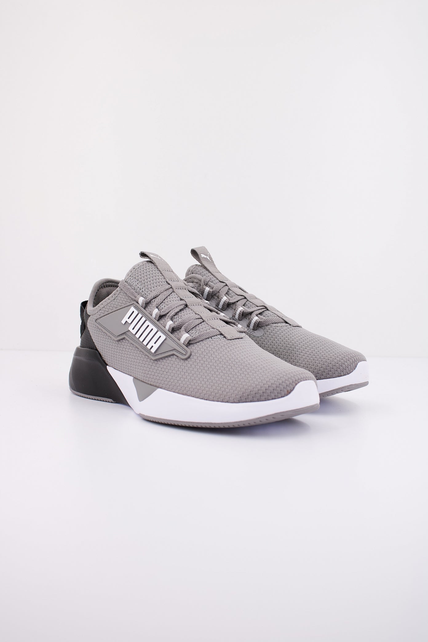 PUMA RETALIATE JR en color GRIS (2)