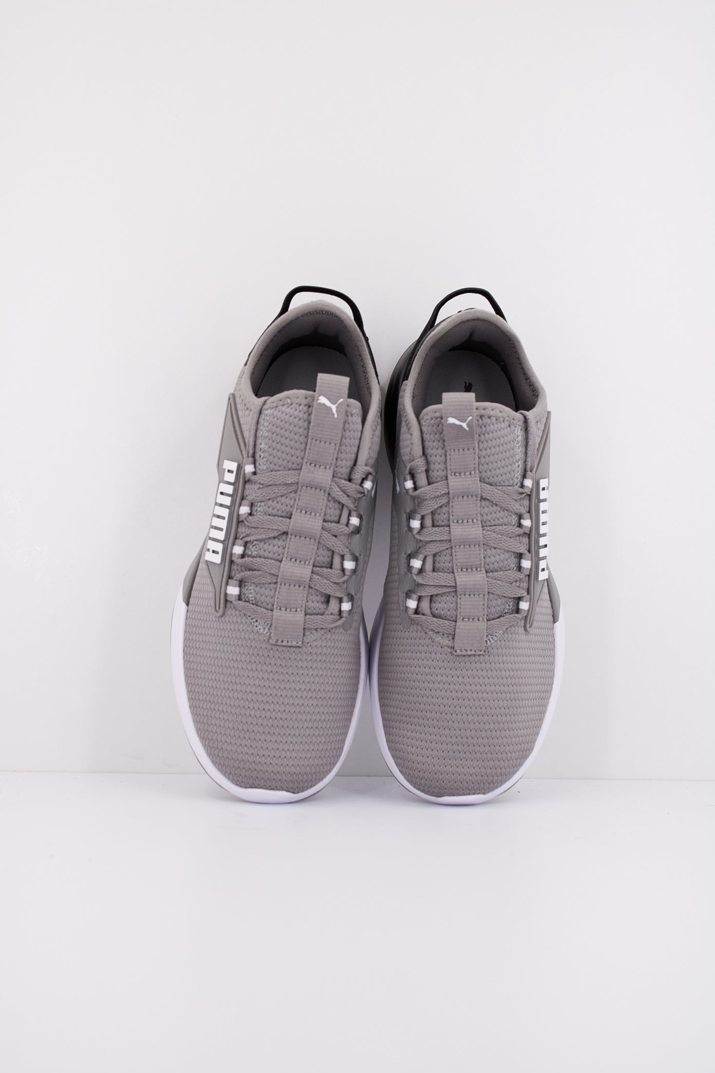 PUMA RETALIATE JR en color GRIS (3)