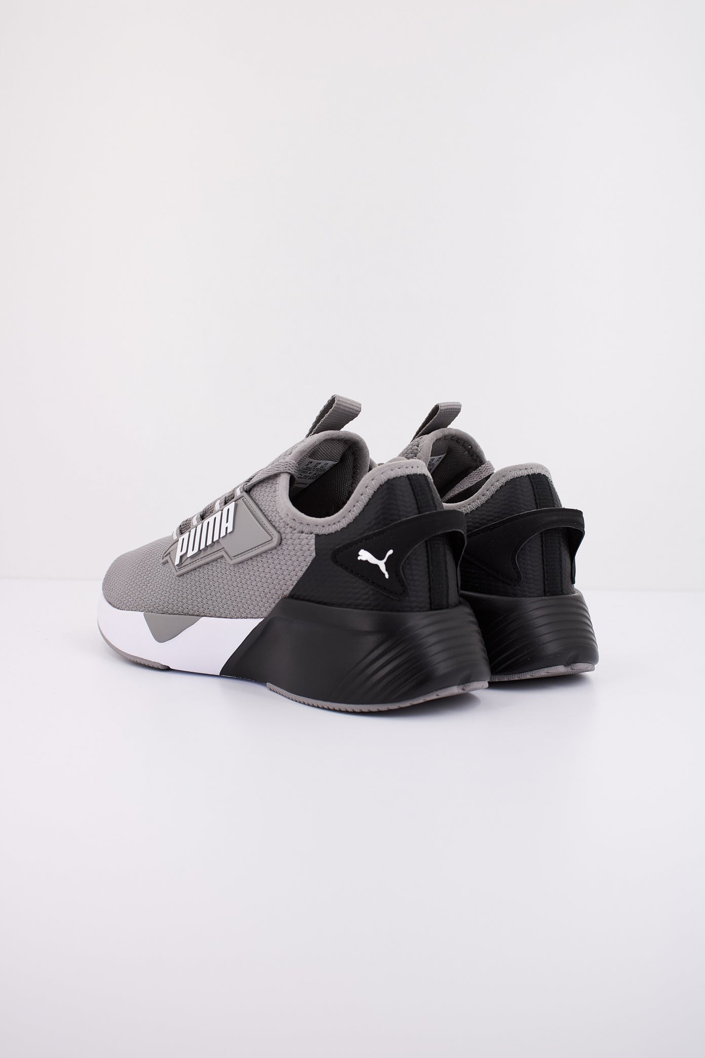 PUMA RETALIATE JR en color GRIS (4)