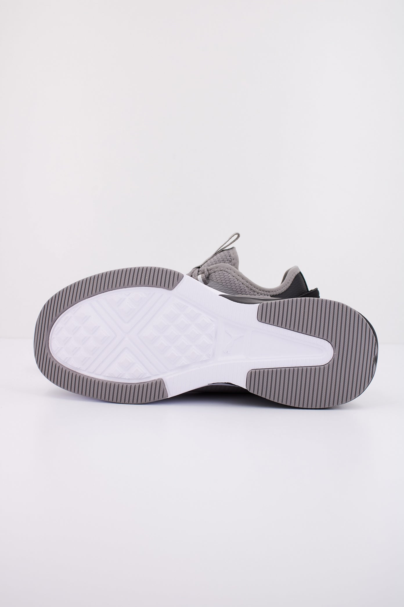 PUMA RETALIATE JR en color GRIS (5)