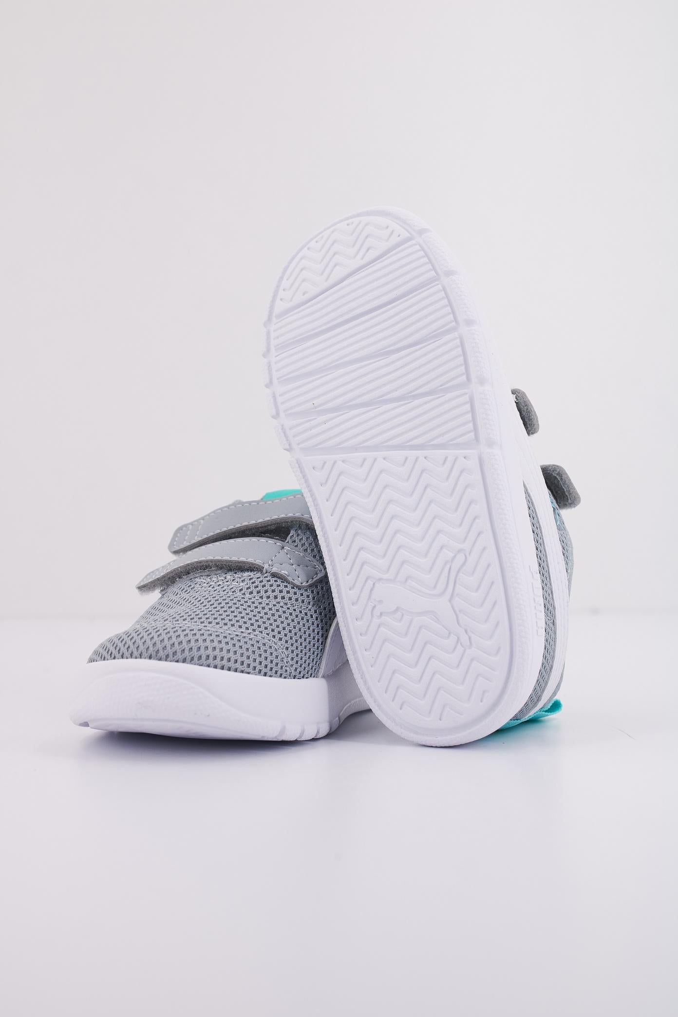 PUMA COURTFLEX V MESH INF en color GRIS (5)