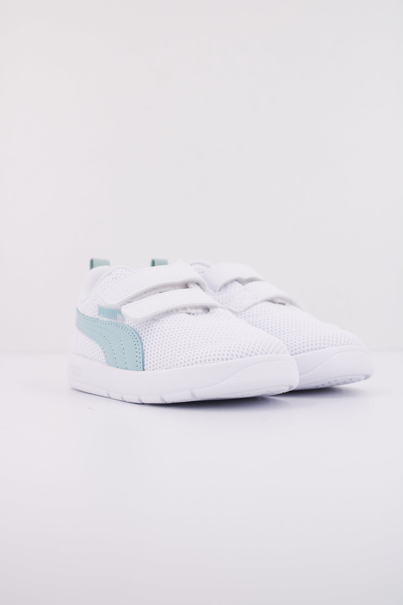 PUMA COURTFLEX V MESH INF en color BLANCO (2)