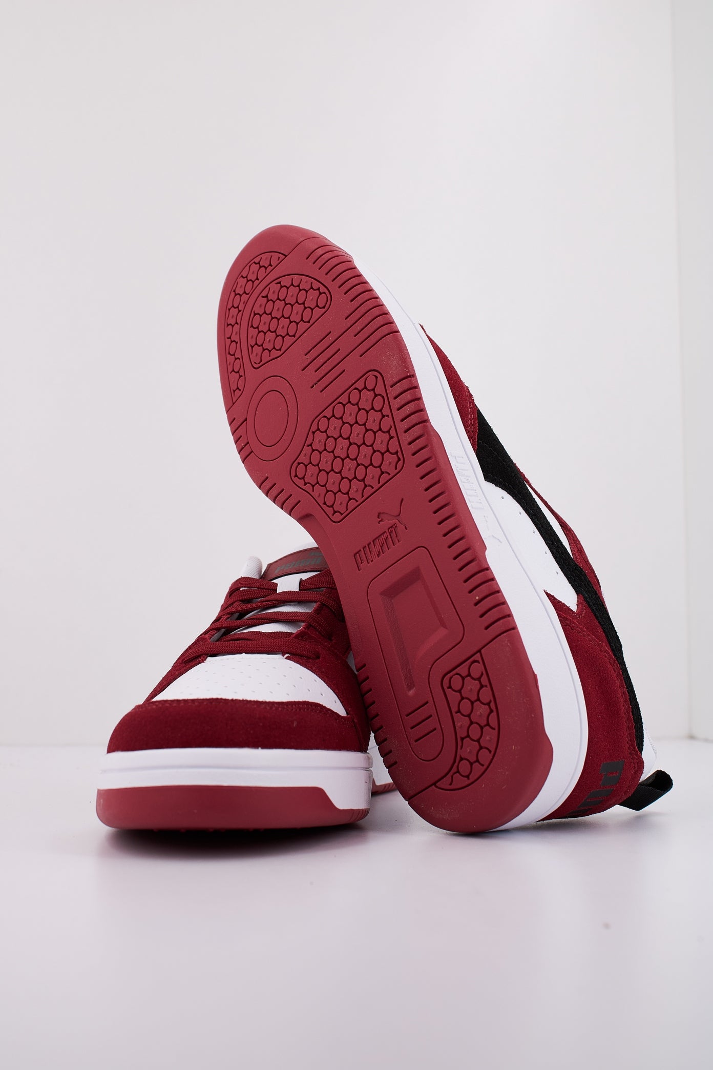 PUMA REBOUND V LOW SD en color ROJO (5)