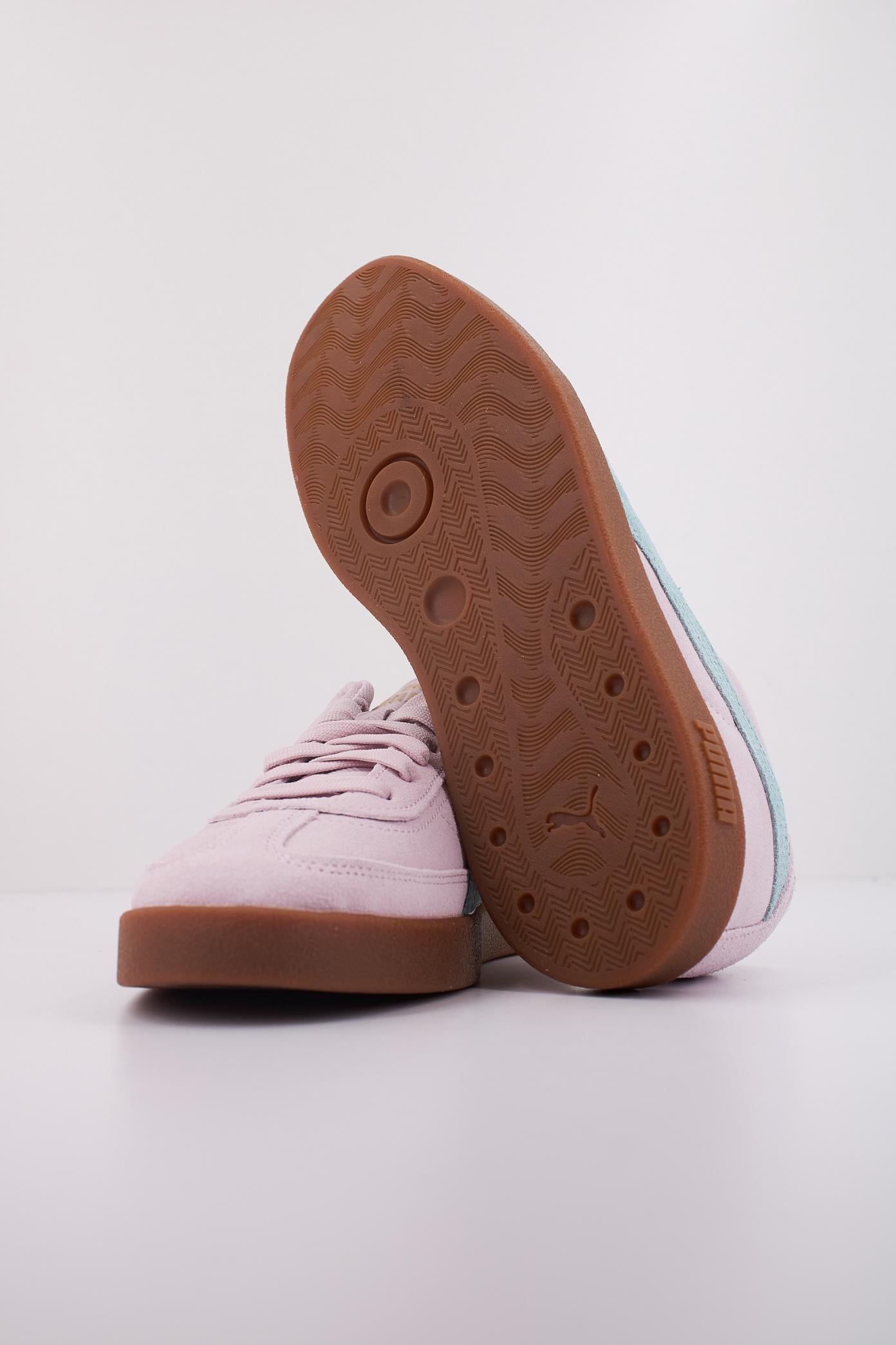 PUMA CLUB II ERA SUEDE en color ROSA (5)