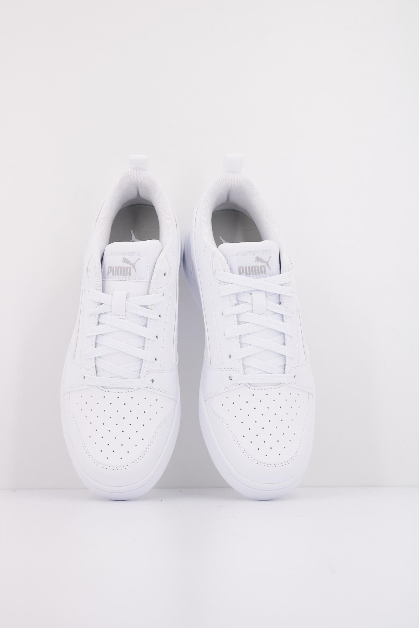 PUMA REBOUND V LO JR en color BLANCO (3)