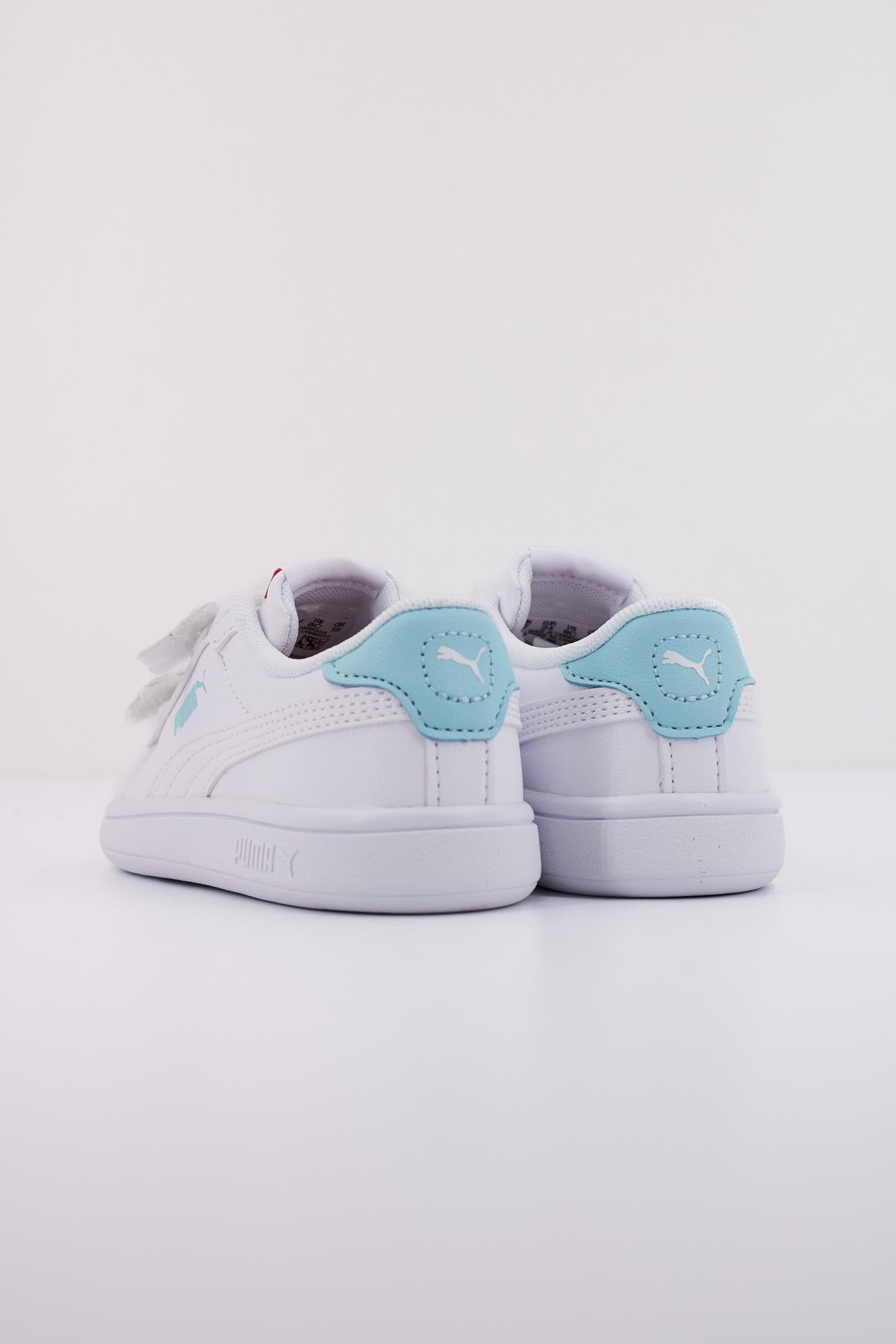 PUMA SMASH . BADGES V IN en color BLANCO (4)