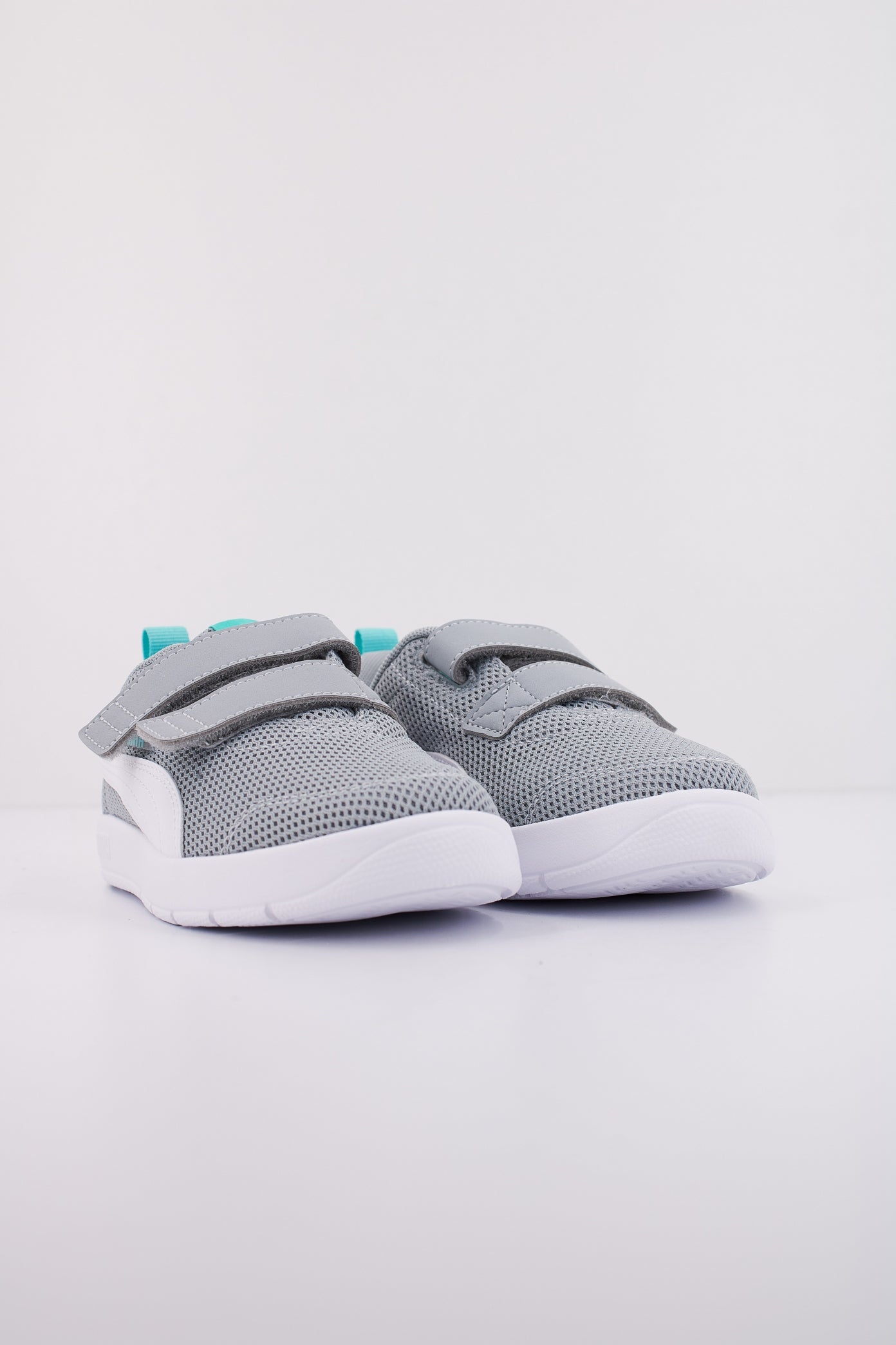 PUMA COURTFLEX V MESH PS en color GRIS (2)