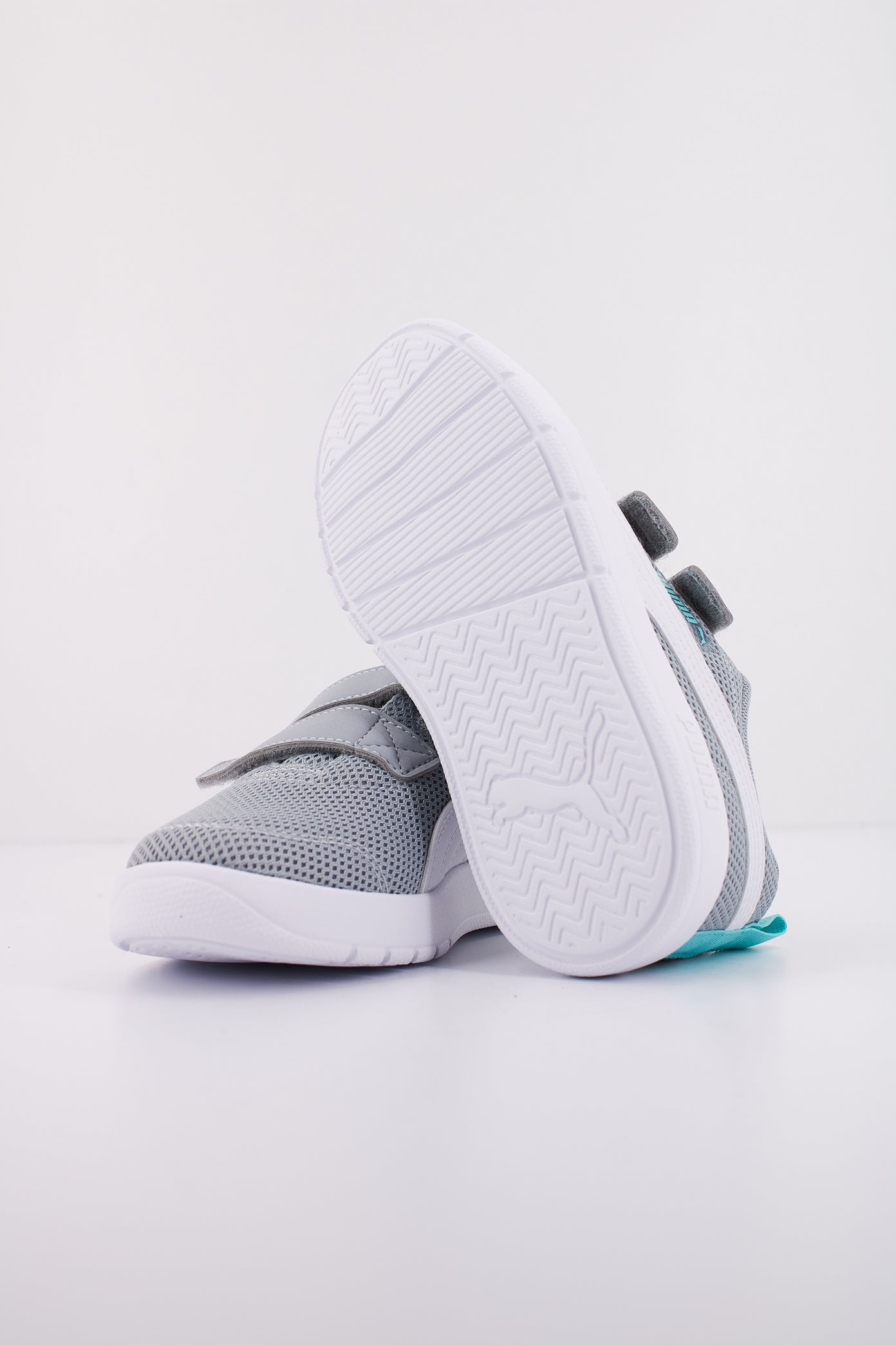 PUMA COURTFLEX V MESH PS en color GRIS (5)