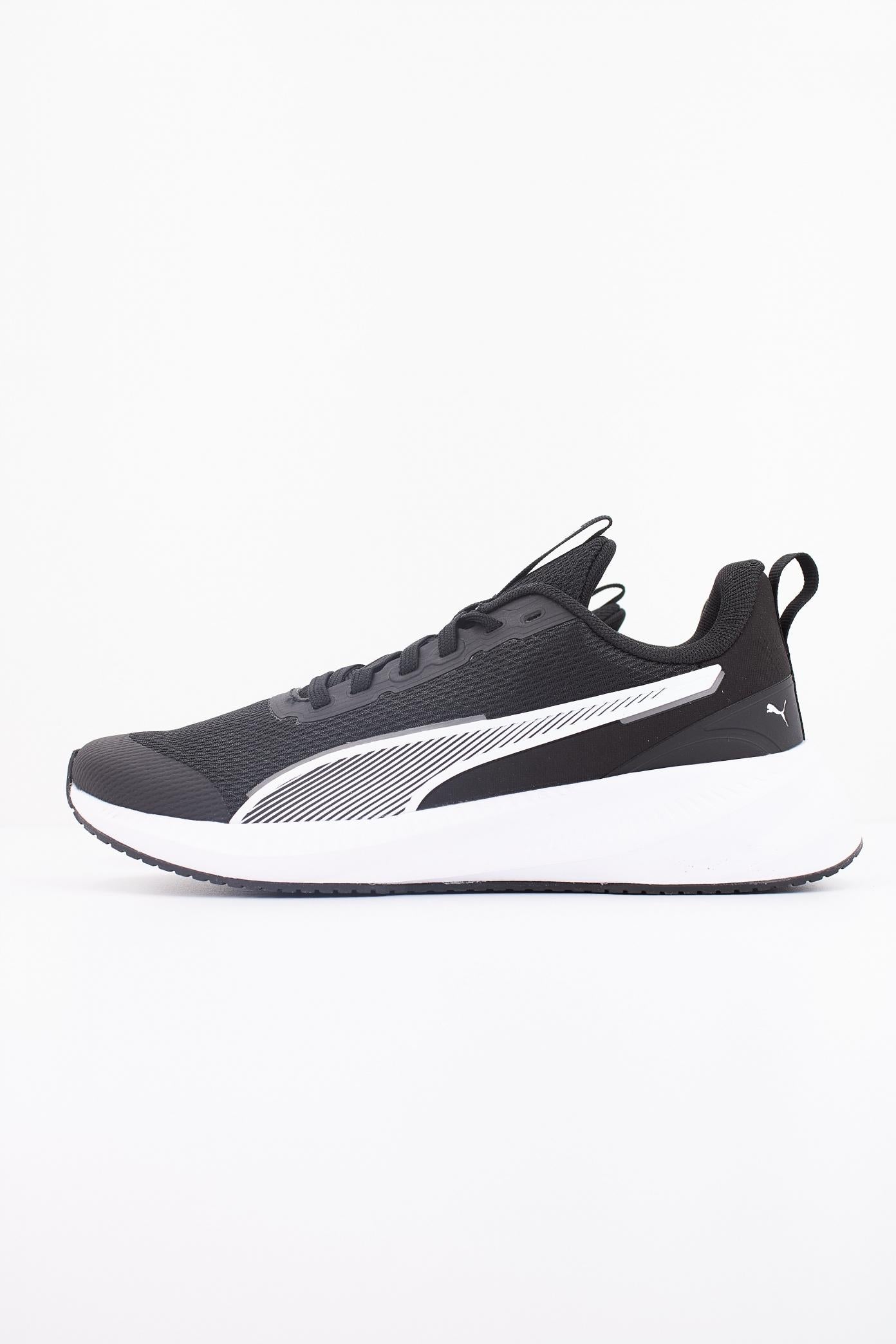 PUMA FLYER LITE JR en color NEGRO (1)