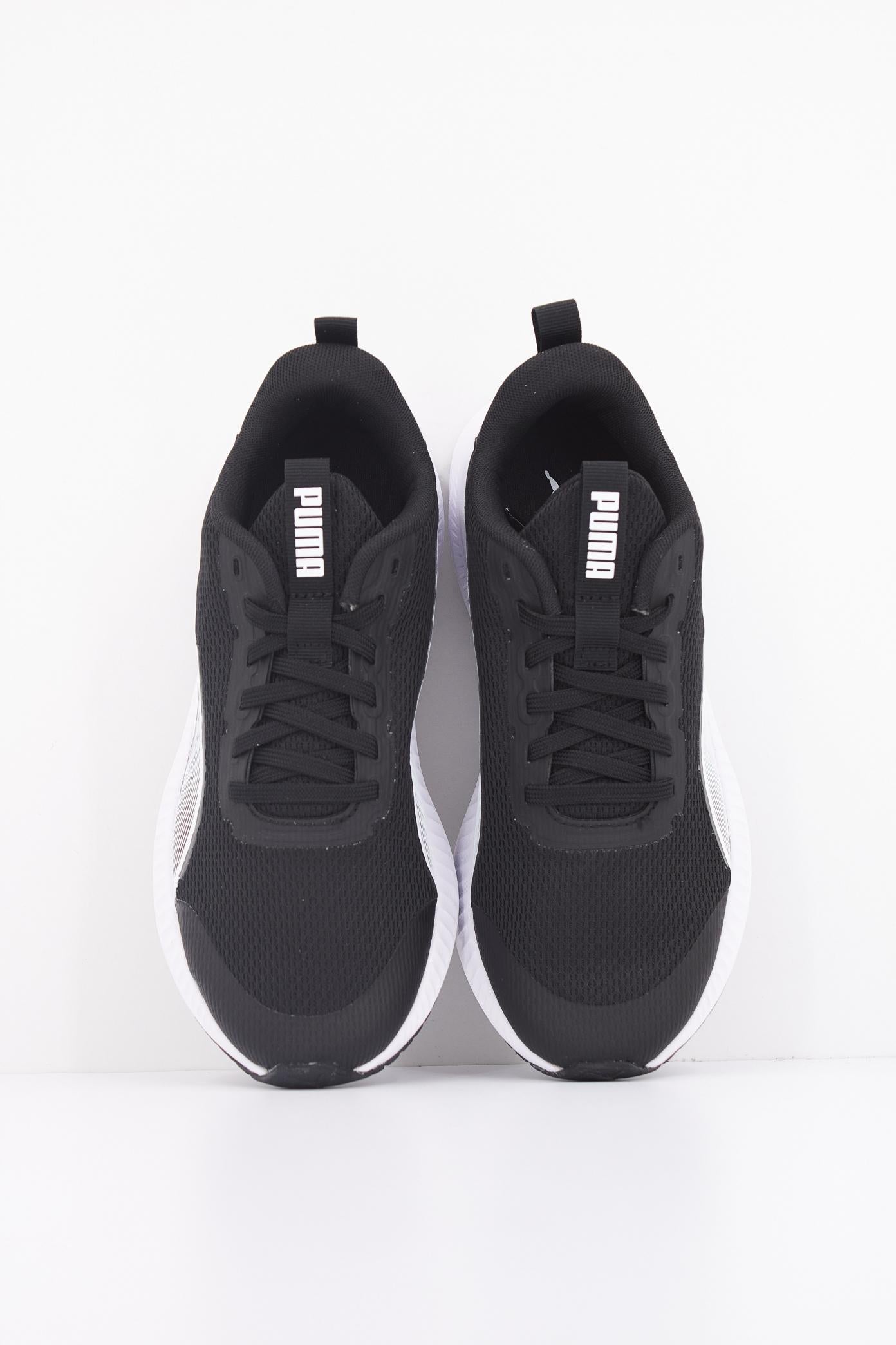 PUMA FLYER LITE JR en color NEGRO (3)