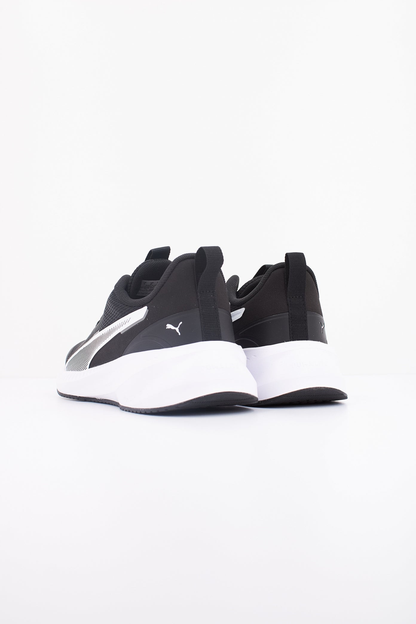 PUMA FLYER LITE JR en color NEGRO (4)