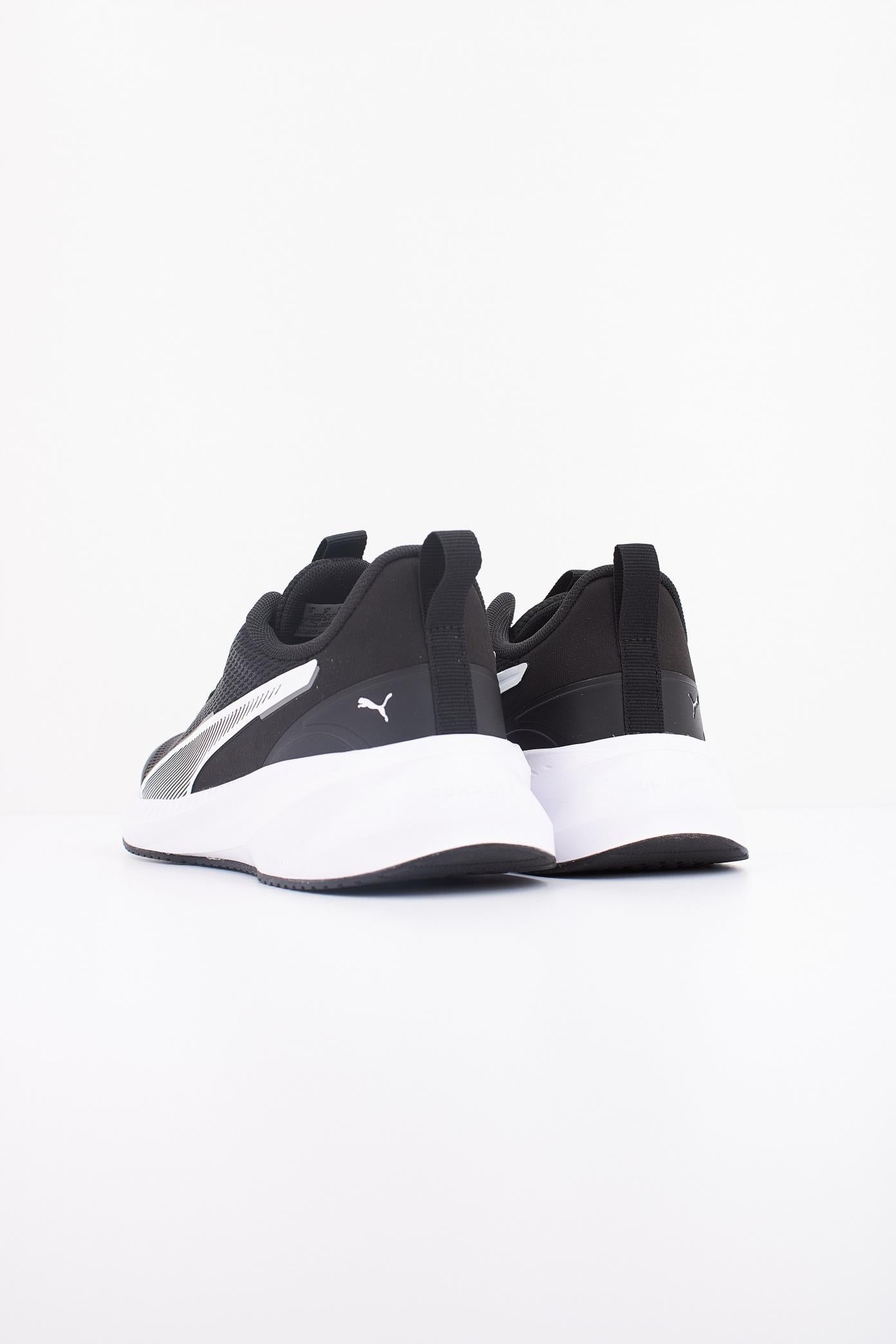 PUMA FLYER LITE JR en color NEGRO (4)