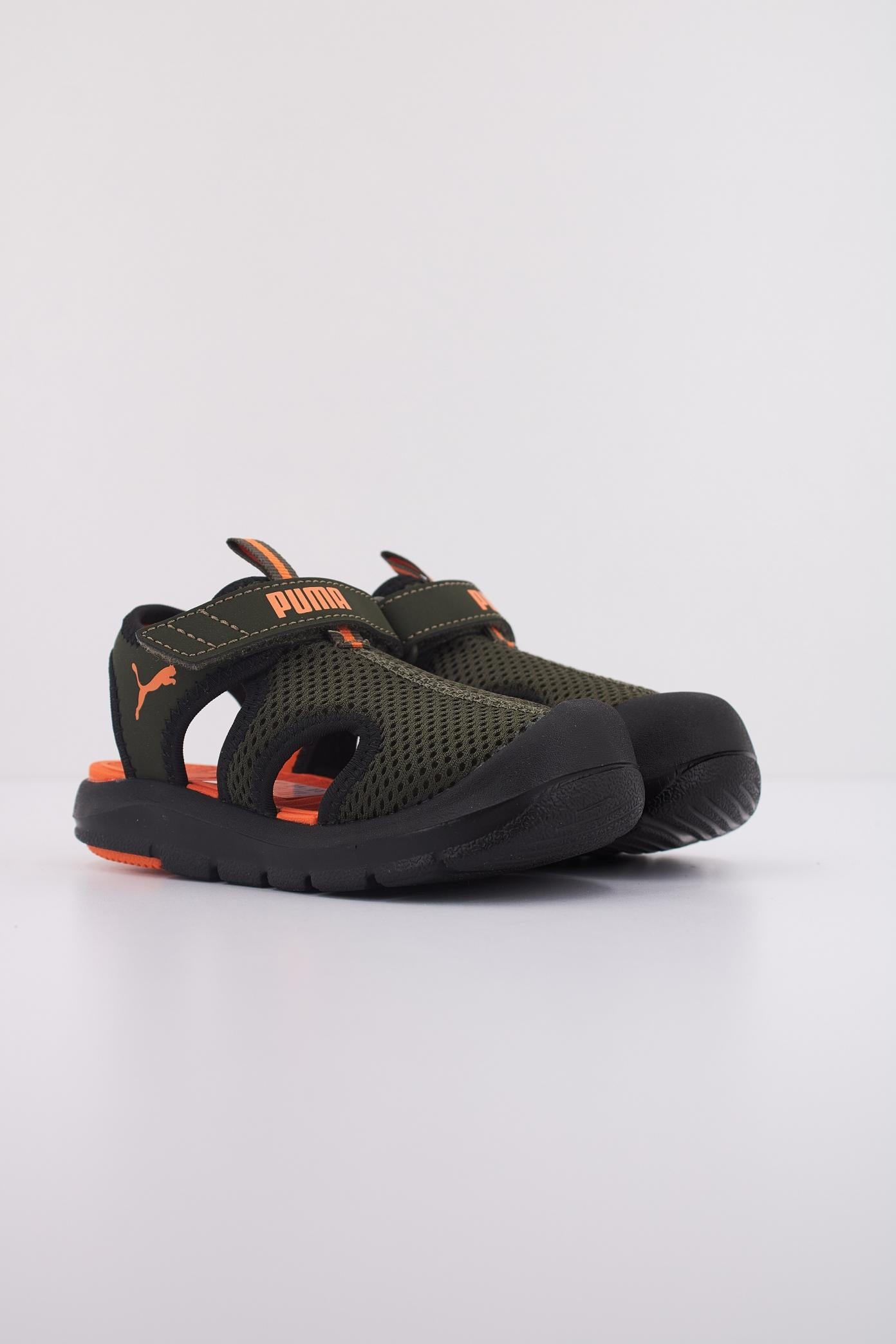 PUMA FUN RACER SANDAL MESH en color VERDE (2)