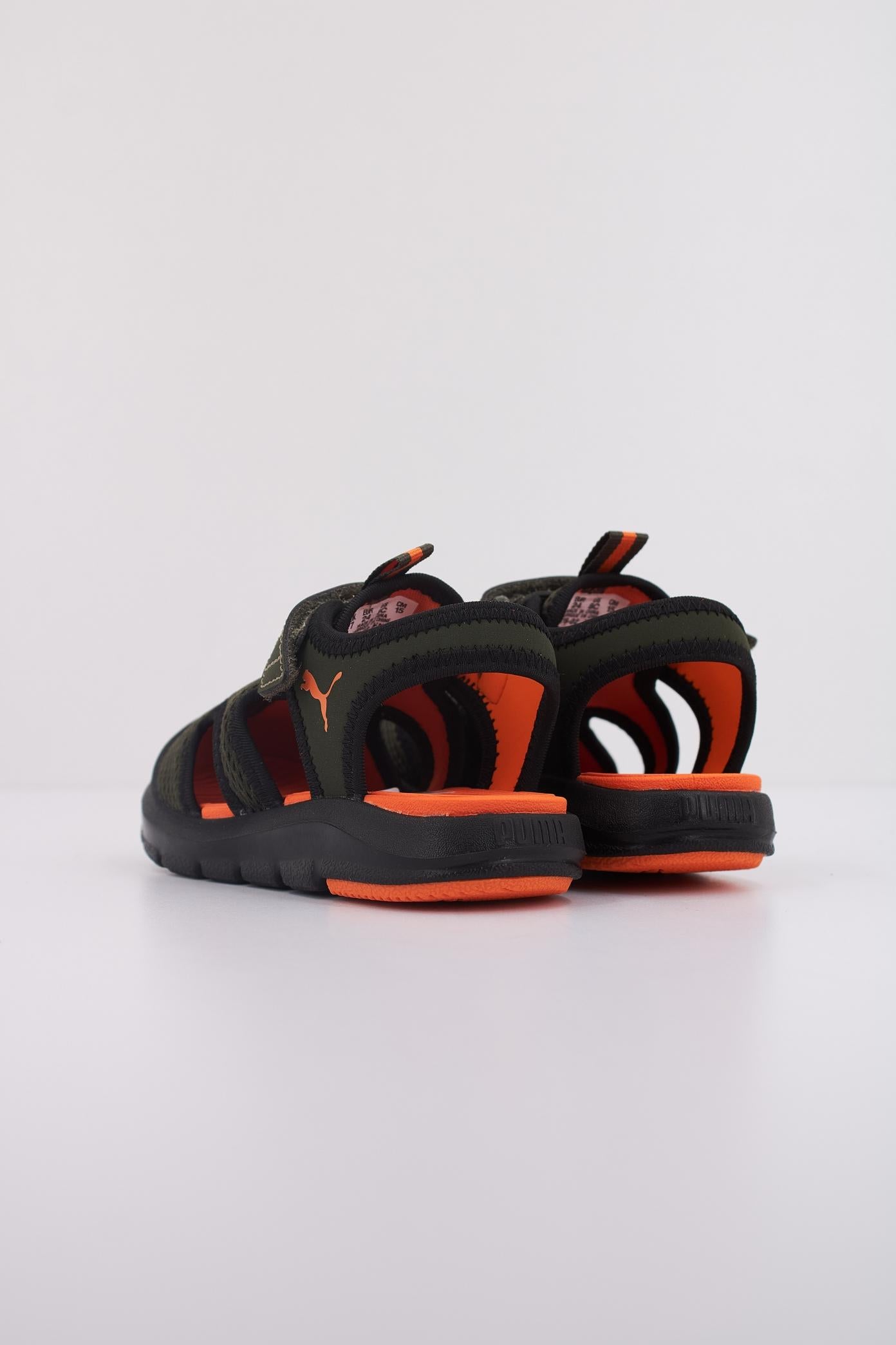 PUMA FUN RACER SANDAL MESH en color VERDE (4)