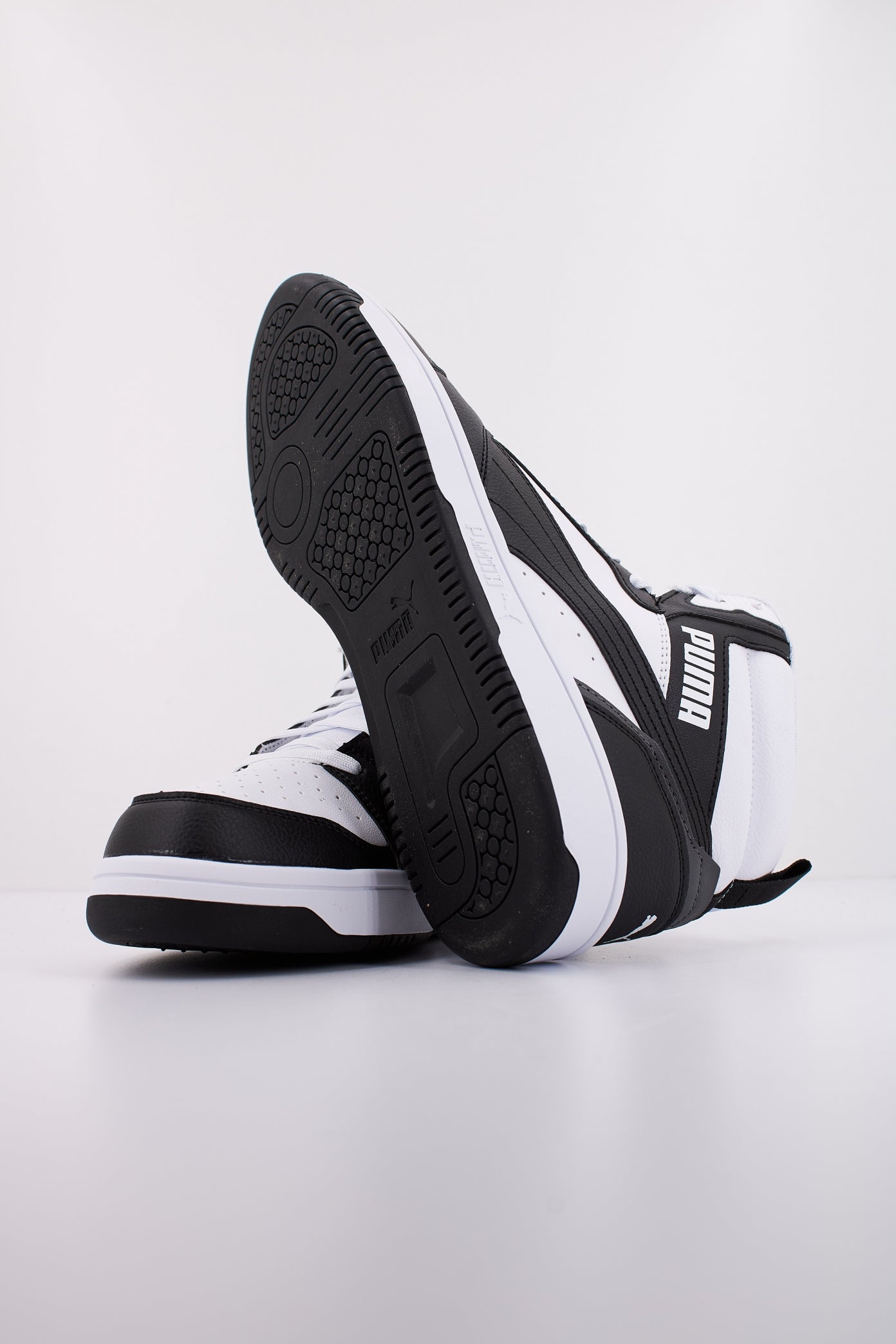 PUMA REBOUND V en color BLANCO (5)
