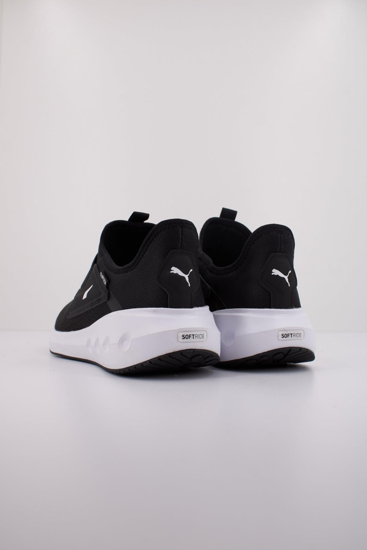 PUMA SOFTRIDE CARSON SLIPTECH I en color NEGRO (4)