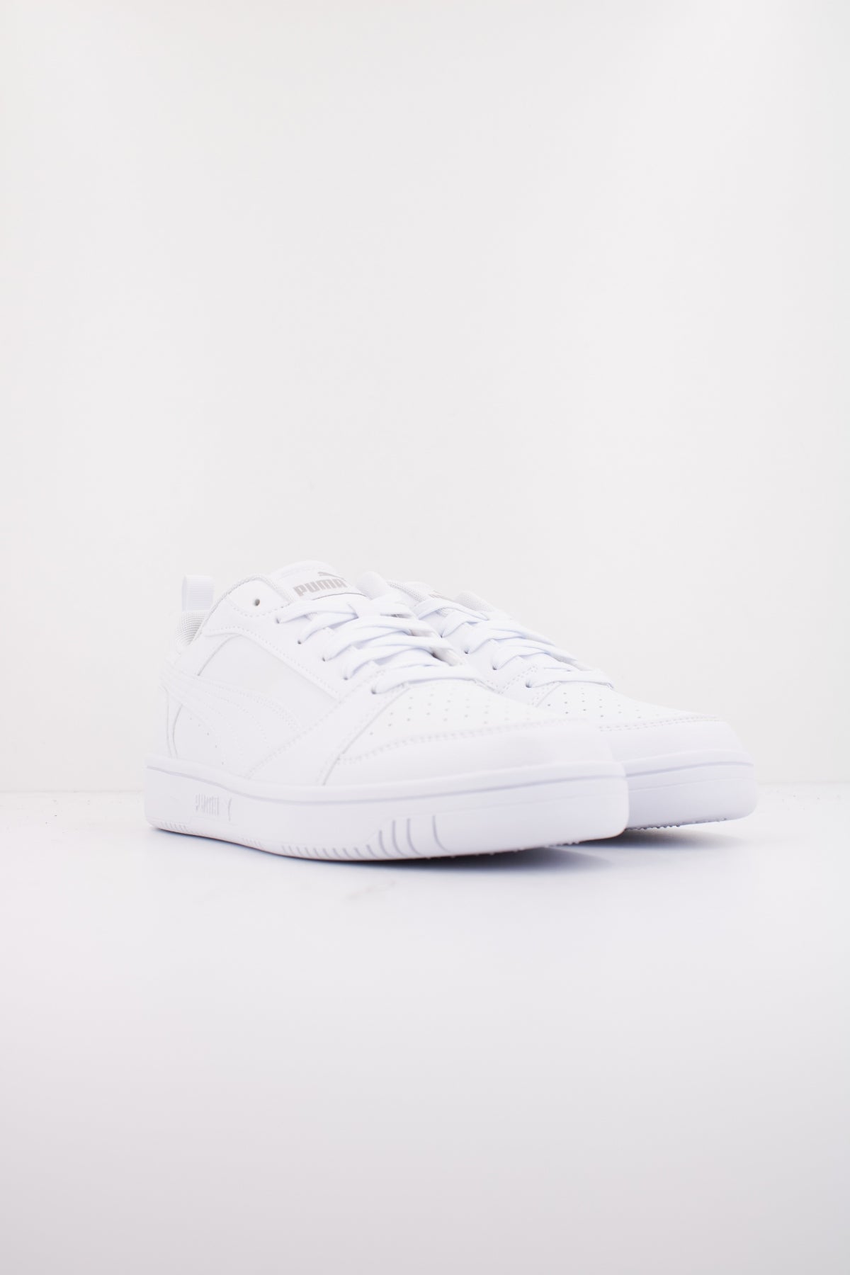 PUMA REBOUND V LOW en color BLANCO (2)