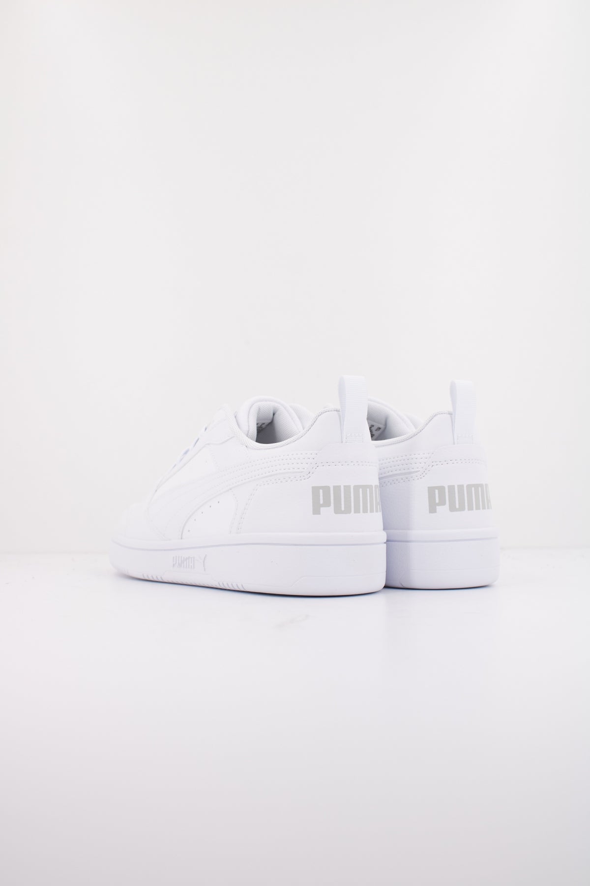 PUMA REBOUND V LOW en color BLANCO (4)