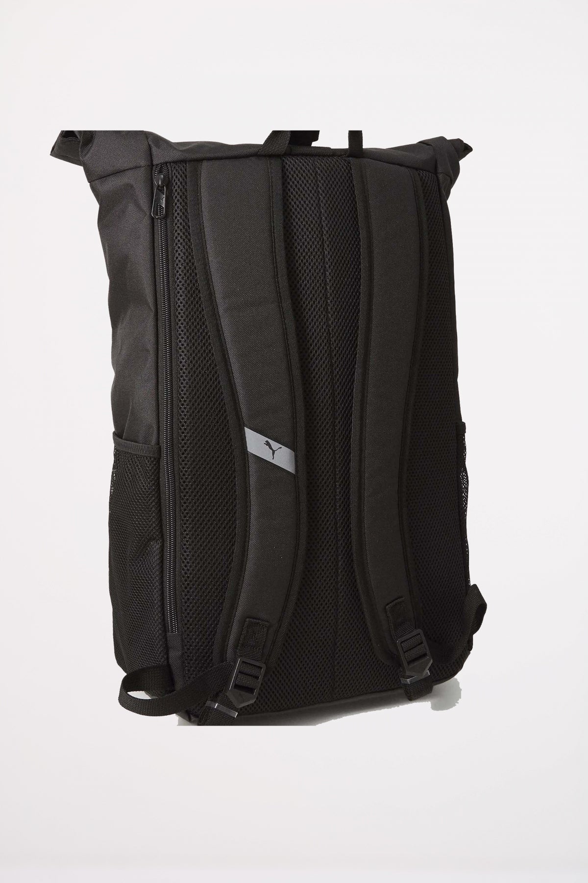 PUMA ROLL TOP BACKPACK en color NEGRO (2)