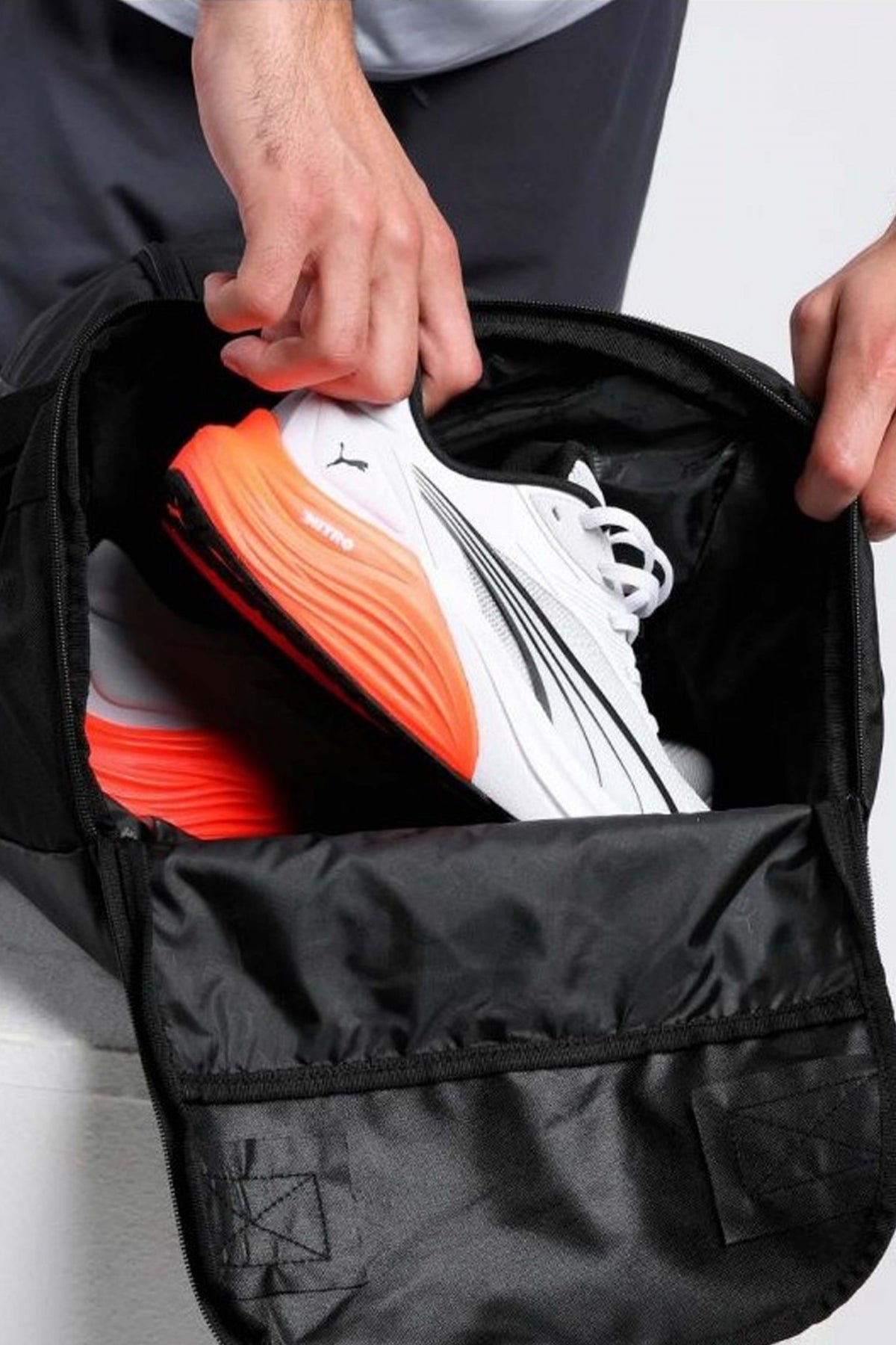 PUMA CHALLENGER MEDIUM SPOR en color NEGRO (4)