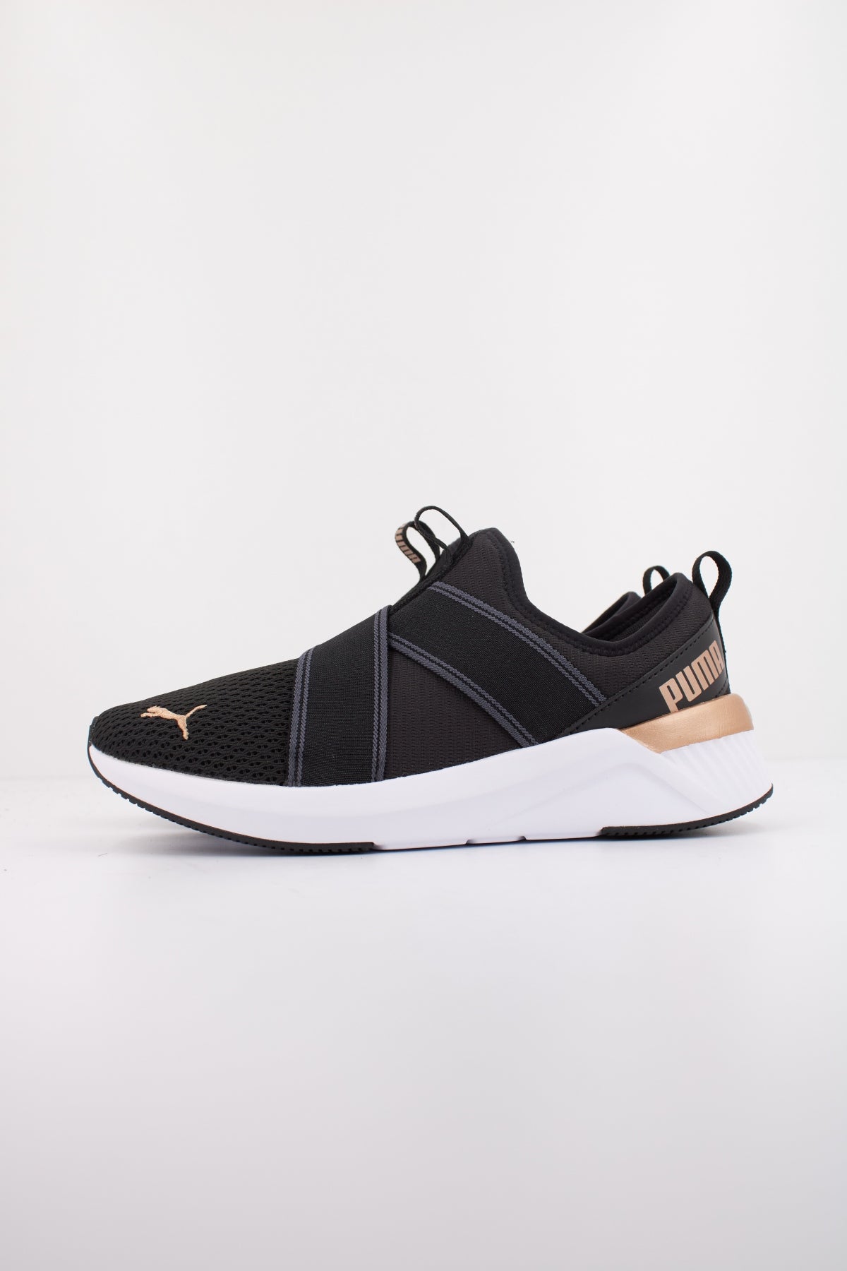 PUMA SOFTRIDE HARLI SLIP ON WNS en color NEGRO (1)