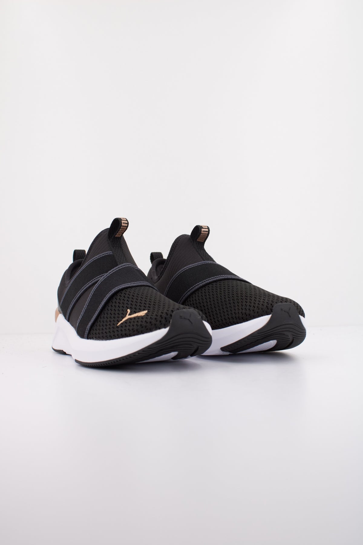 PUMA SOFTRIDE HARLI SLIP ON WNS en color NEGRO (2)