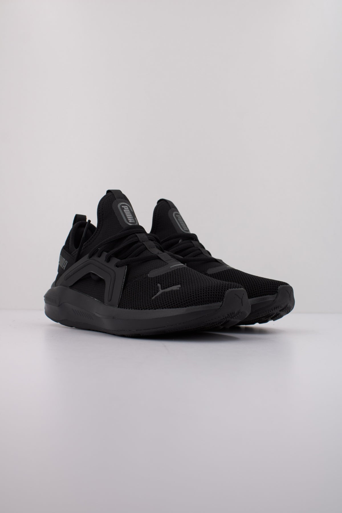 PUMA SOFTRIDE ENZO JR en color NEGRO (2)