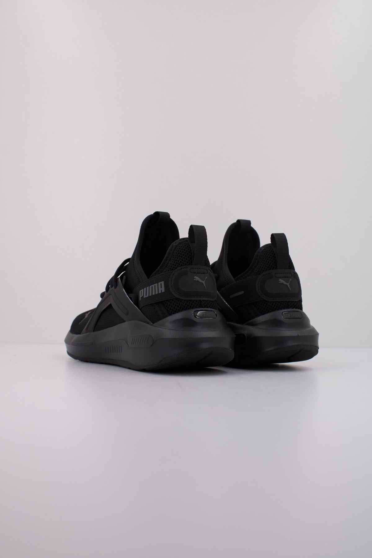 PUMA SOFTRIDE ENZO JR en color NEGRO (4)