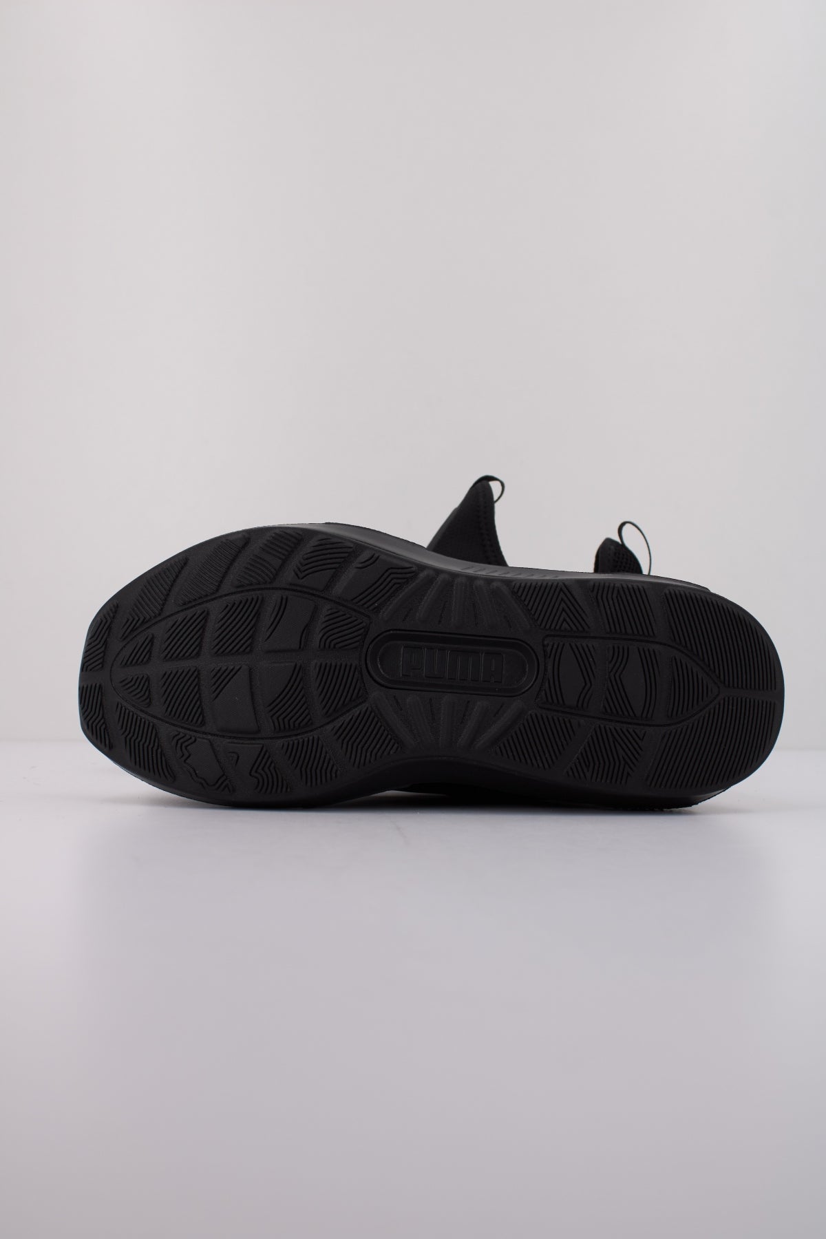 PUMA SOFTRIDE ENZO JR en color NEGRO (5)