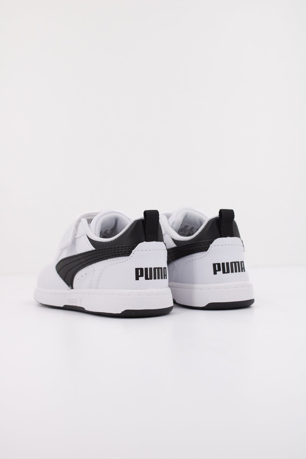 PUMA REBOUND V LO AC+ INF en color BLANCO (4)