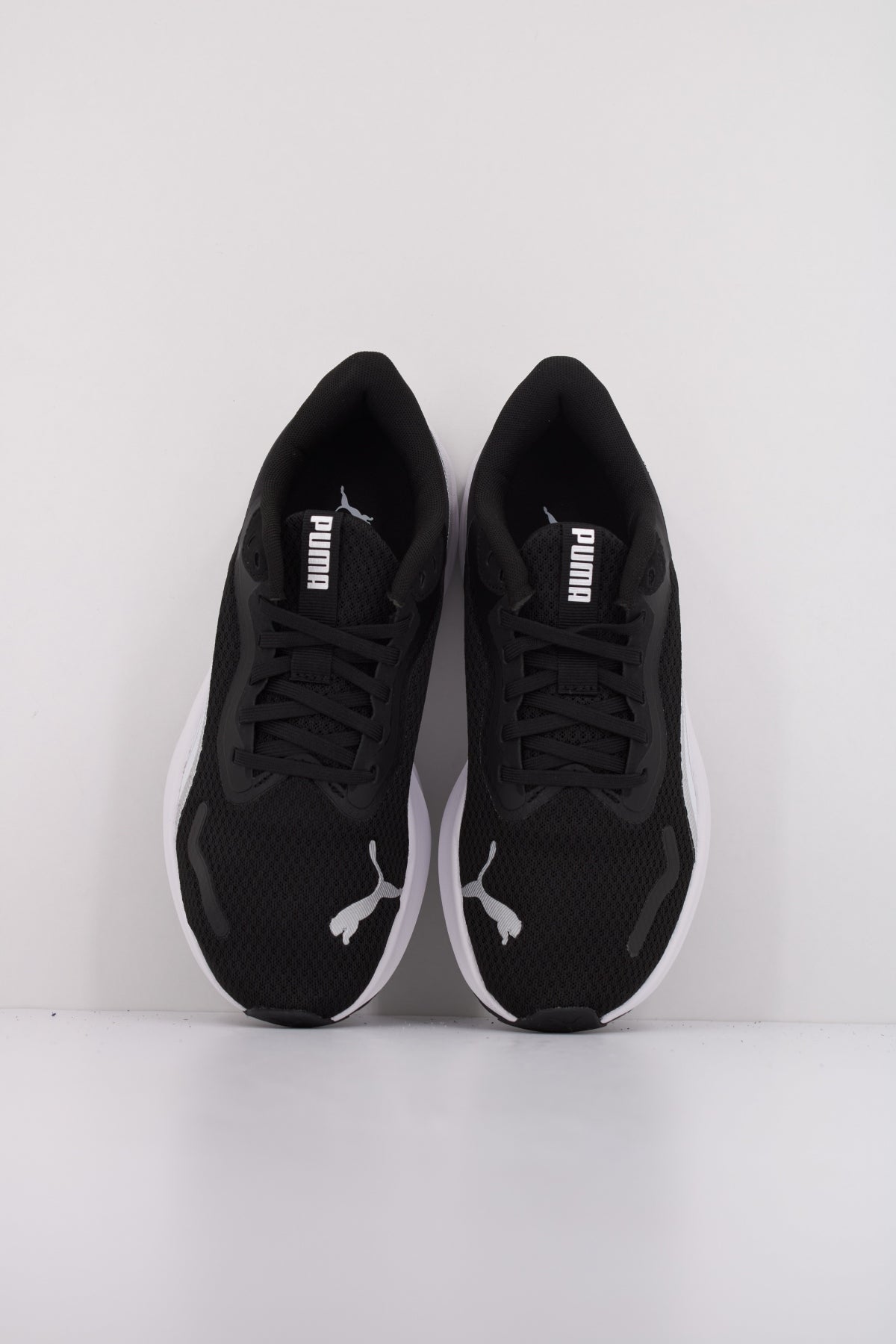 PUMA POUNCE LITE JR en color NEGRO (3)
