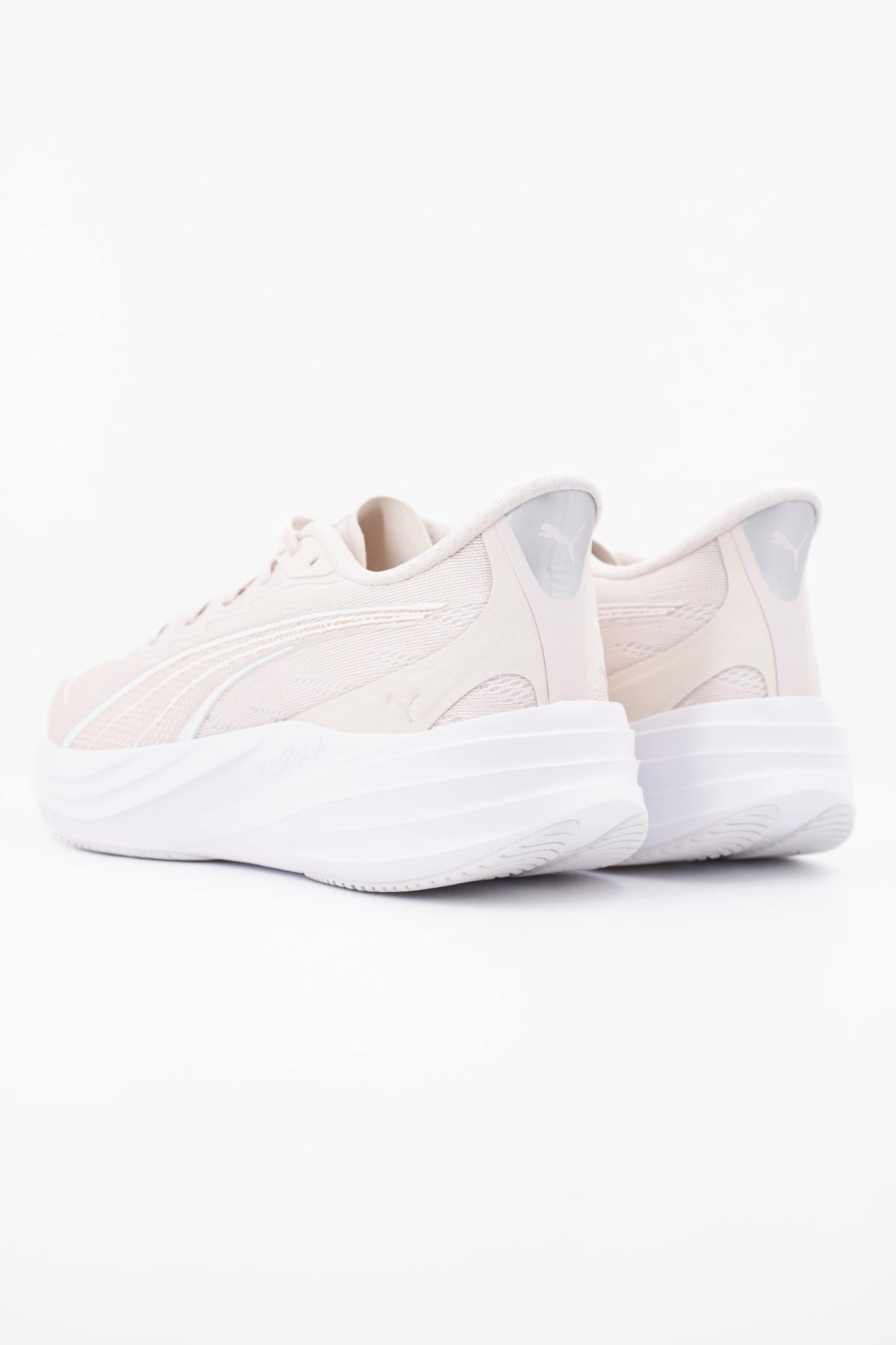 PUMA DARTER PRO en color ROSA (4)