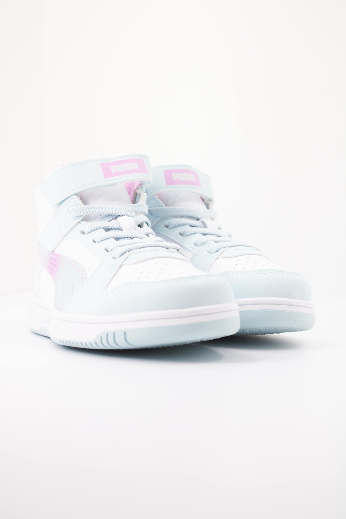 PUMA FADED GLOW AC+ PS en color BLANCO (2)