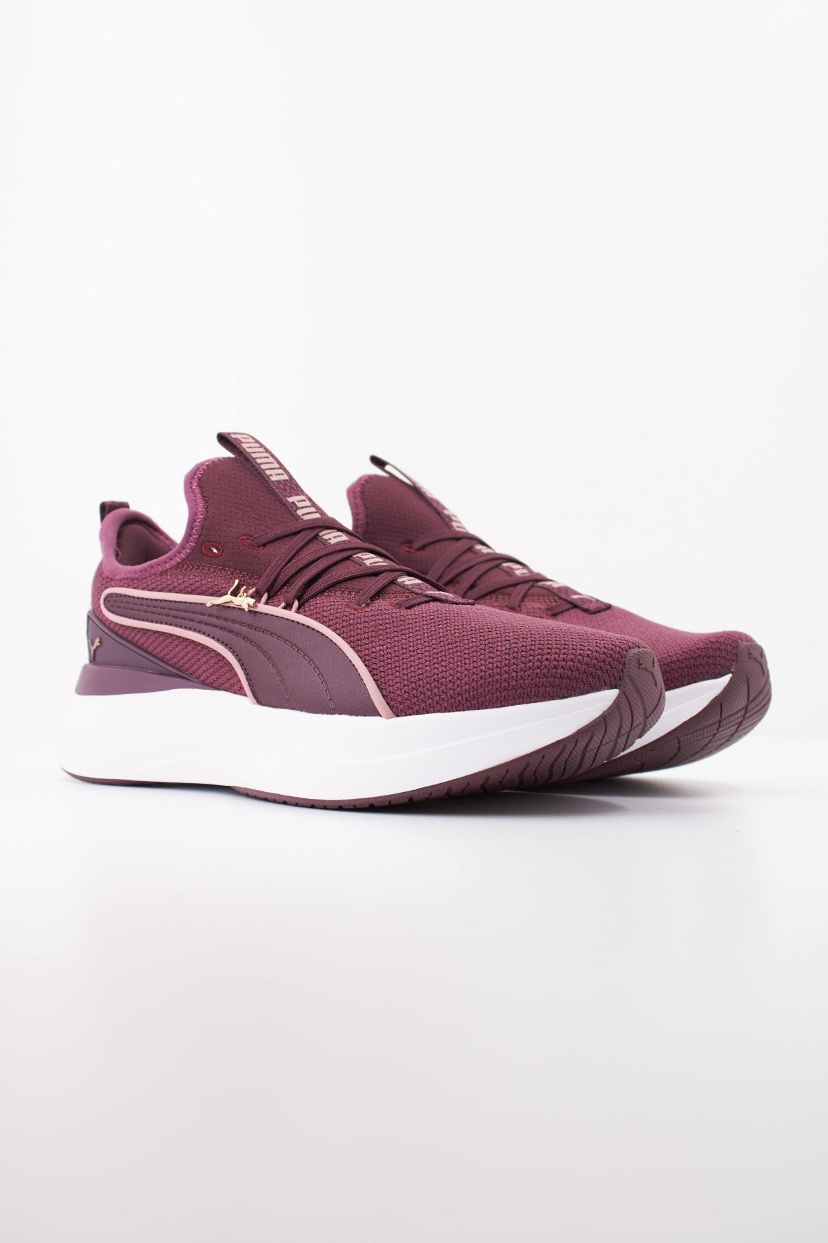 PUMA SOFTRIDE SABRINA en color BURDEOS (2)