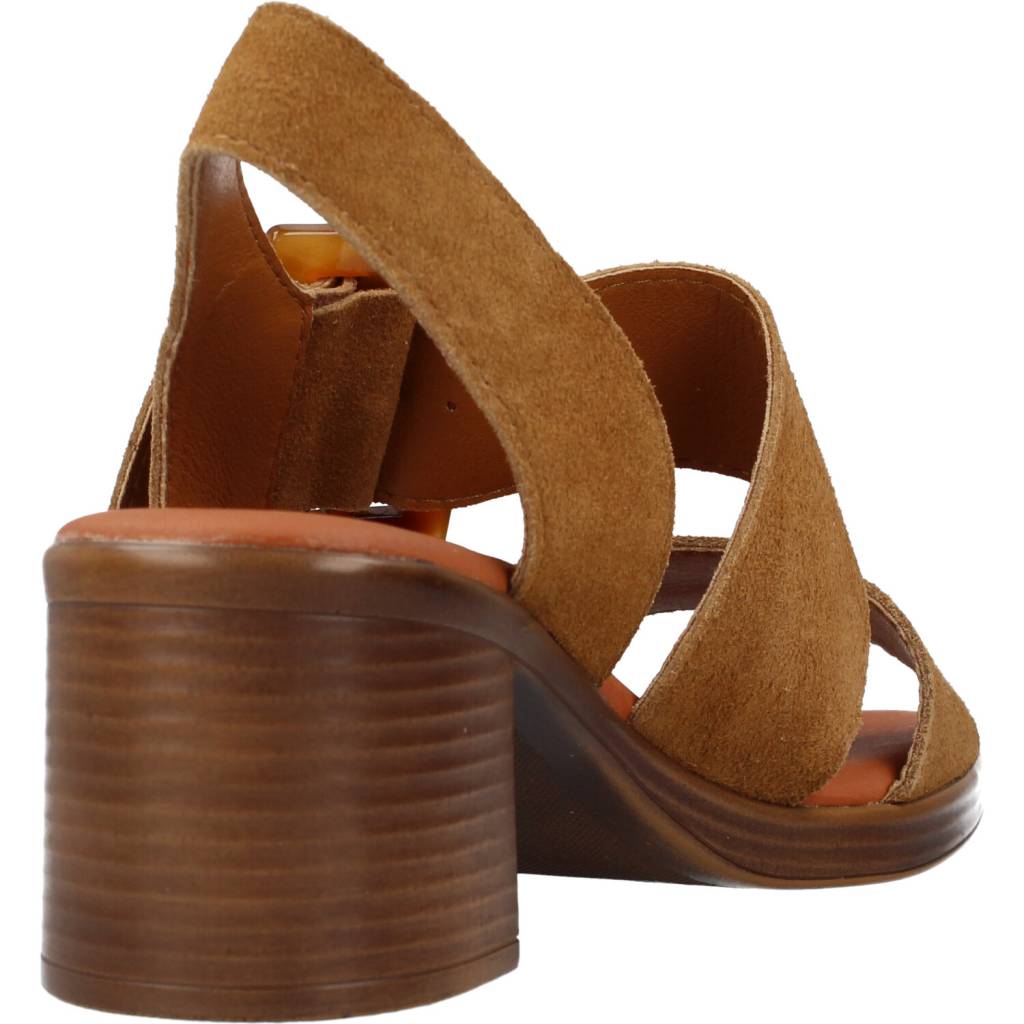 CHIKA NEW GOTICA en color MARRON (3)