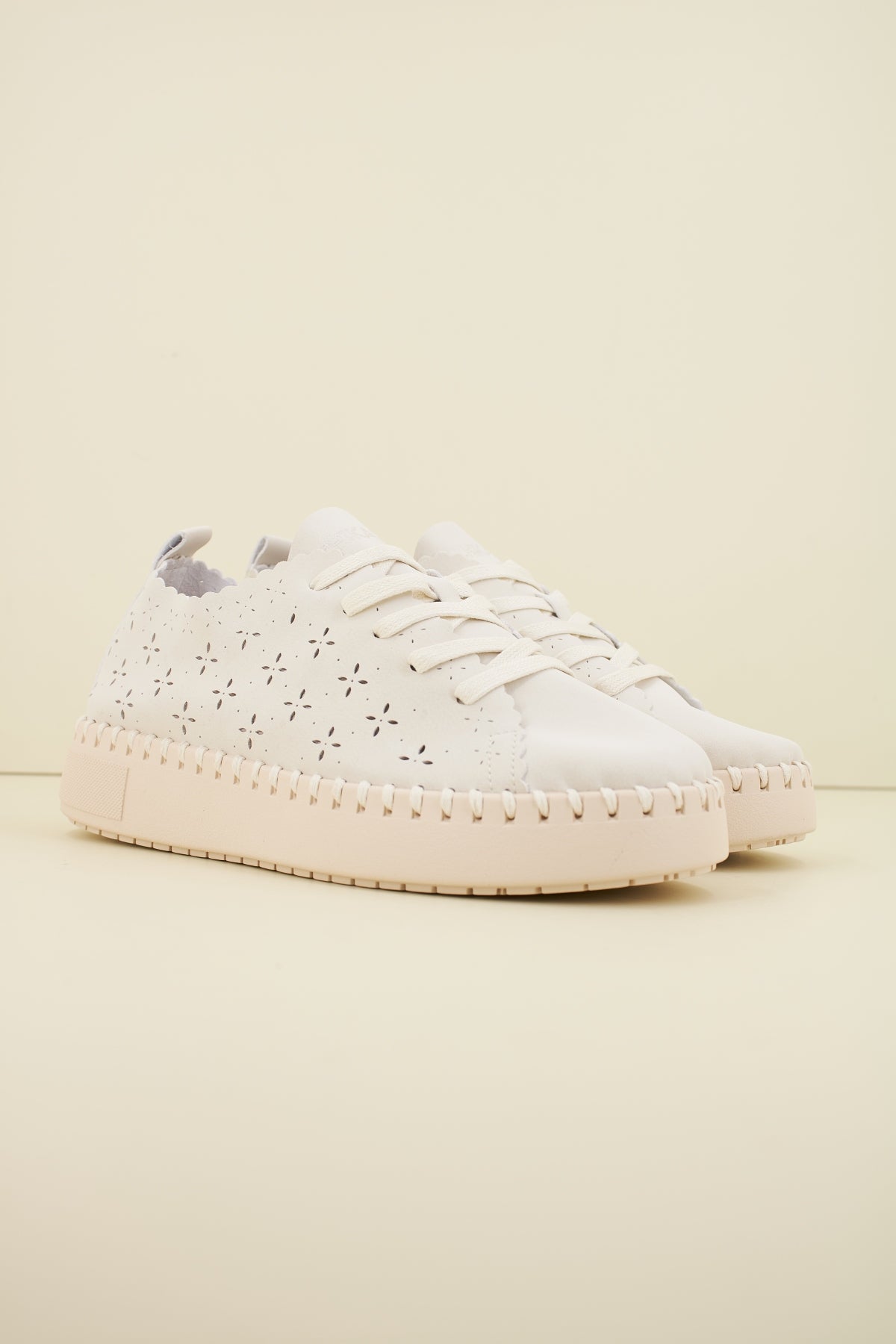 CHIKA NEW CARMEN en color BLANCO (2)
