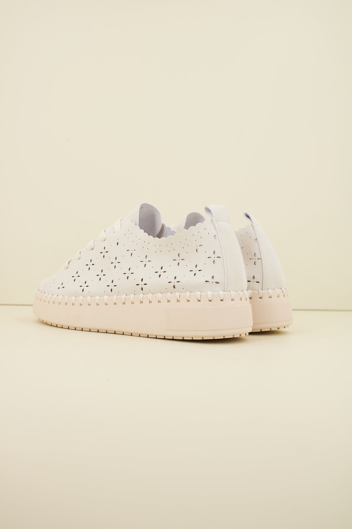 CHIKA NEW CARMEN en color BLANCO (3)