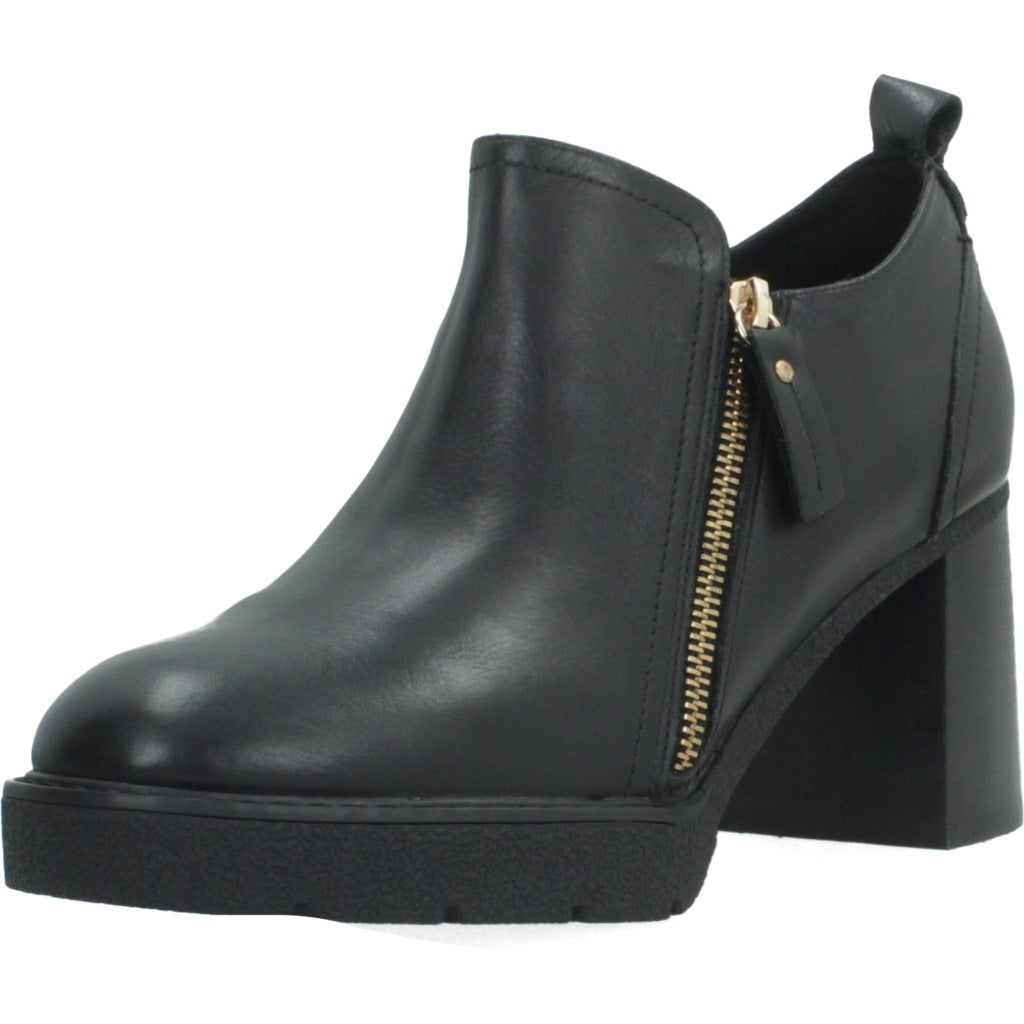 CARMELA C ZAPATO ABOTINADO en color NEGRO (1)