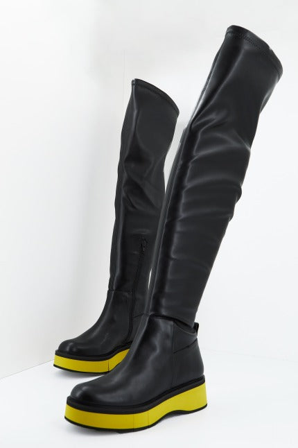 PALOMA BARCELO ESME STRECH VEGAN LEATHER en color NEGRO (2)