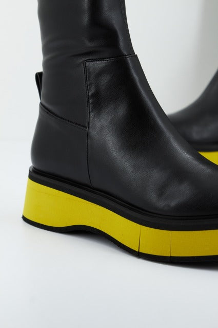 PALOMA BARCELO ESME STRECH VEGAN LEATHER en color NEGRO (4)