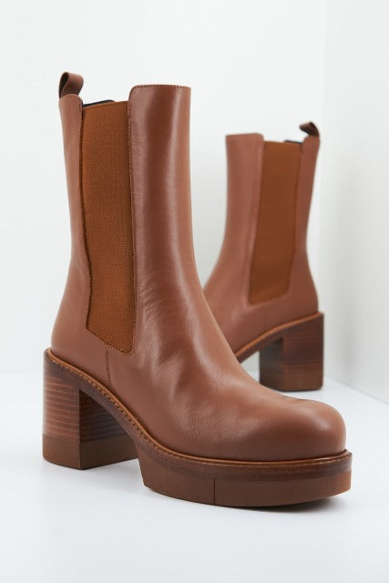 PALOMA BARCELO REECE TAYSON en color MARRON (2)