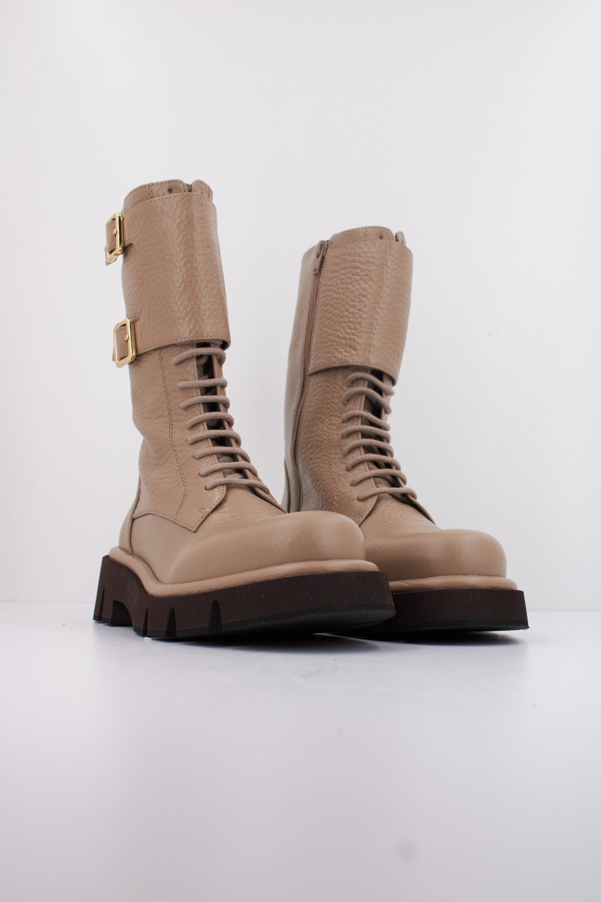 PALOMA BARCELO COMBA en color MARRON CLARO (2)