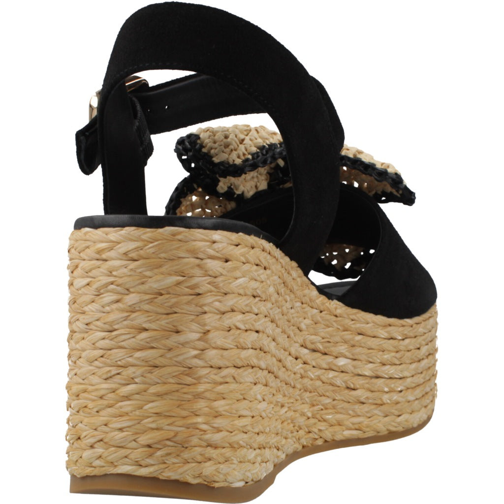 PALOMA BARCELO SANDALIA CRUZ en color NEGRO (3)