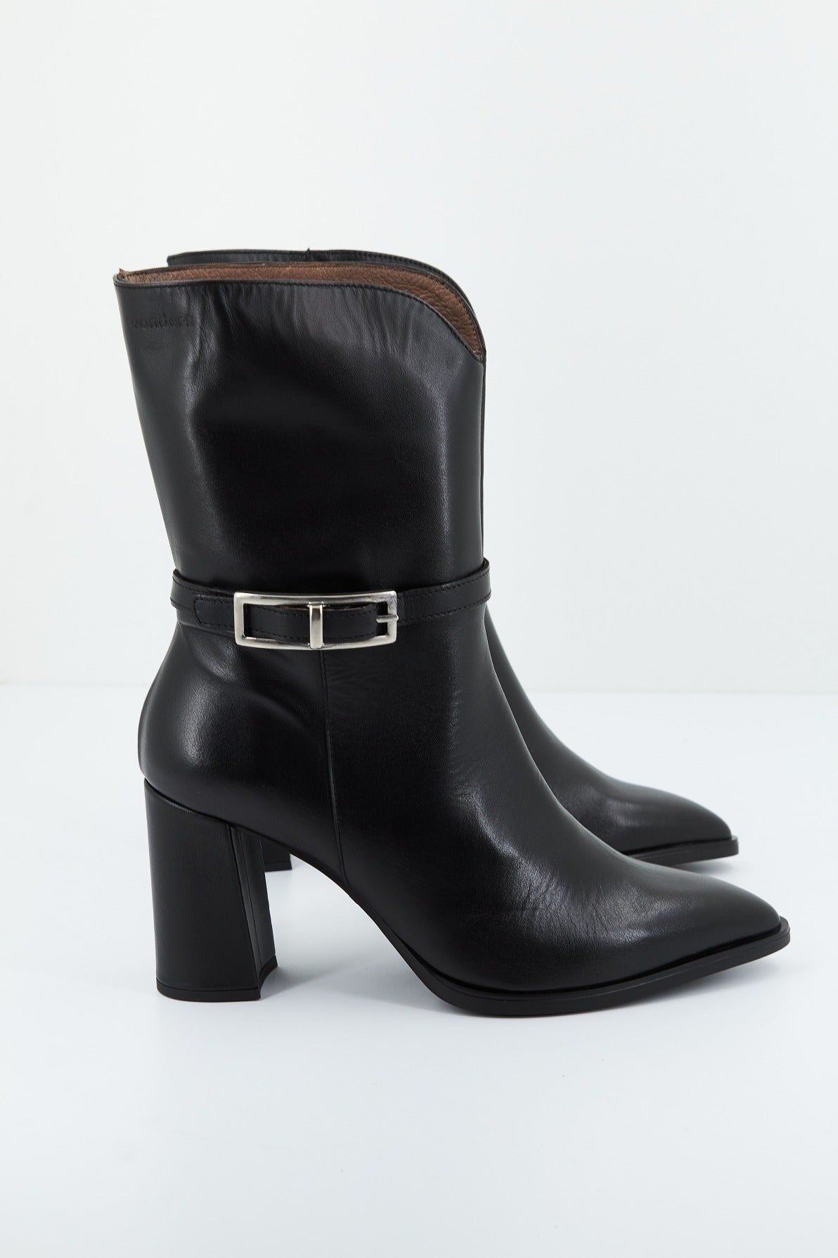 WONDERS M en color NEGRO (1)