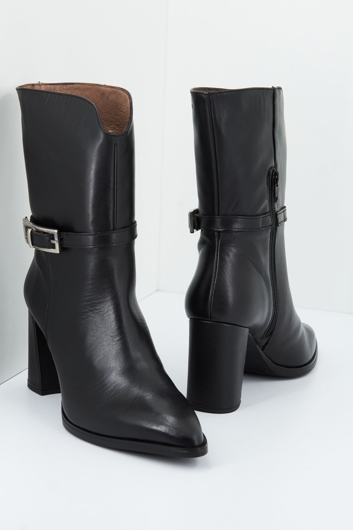 WONDERS M en color NEGRO (4)