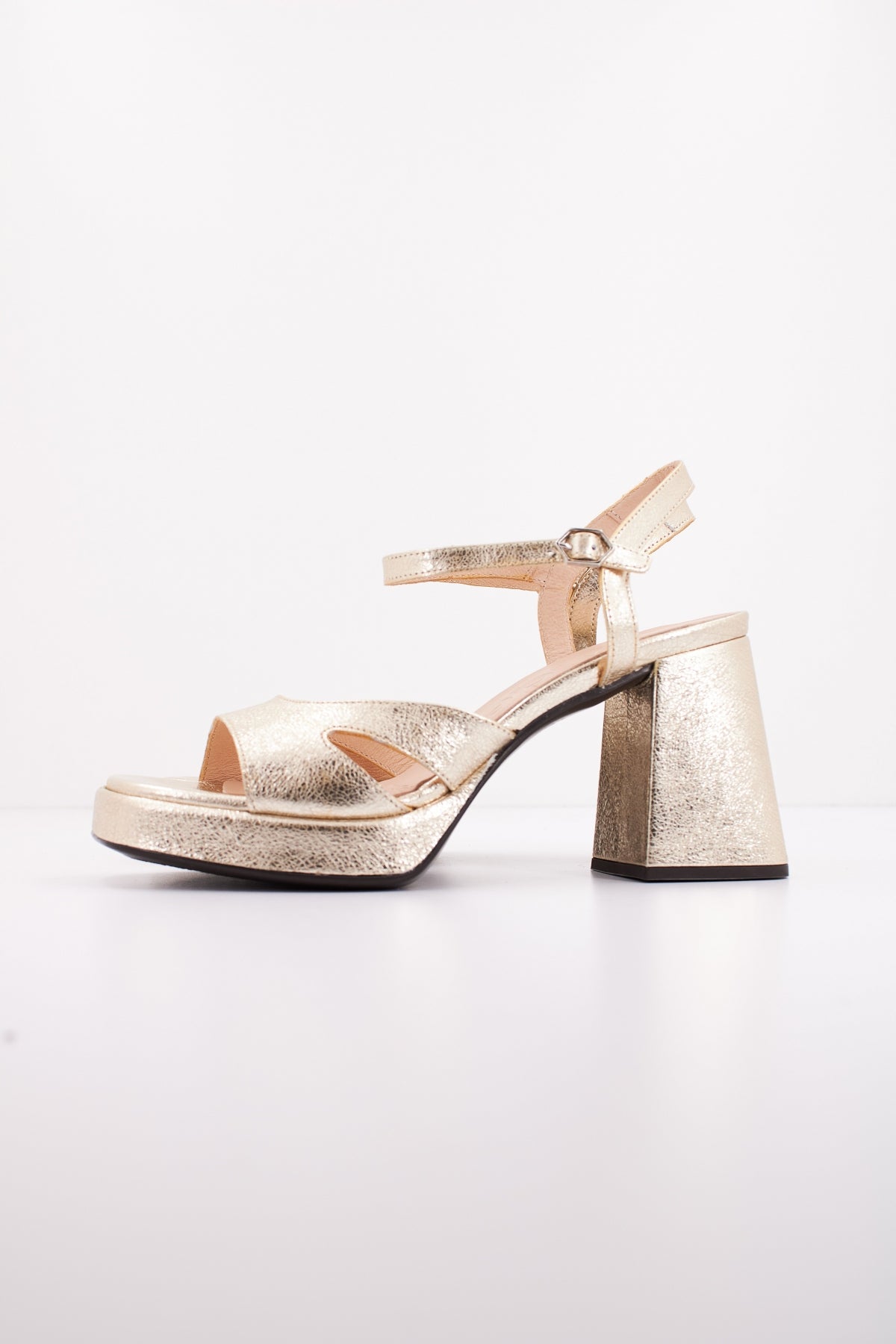 WONDERS M en color ORO (1)