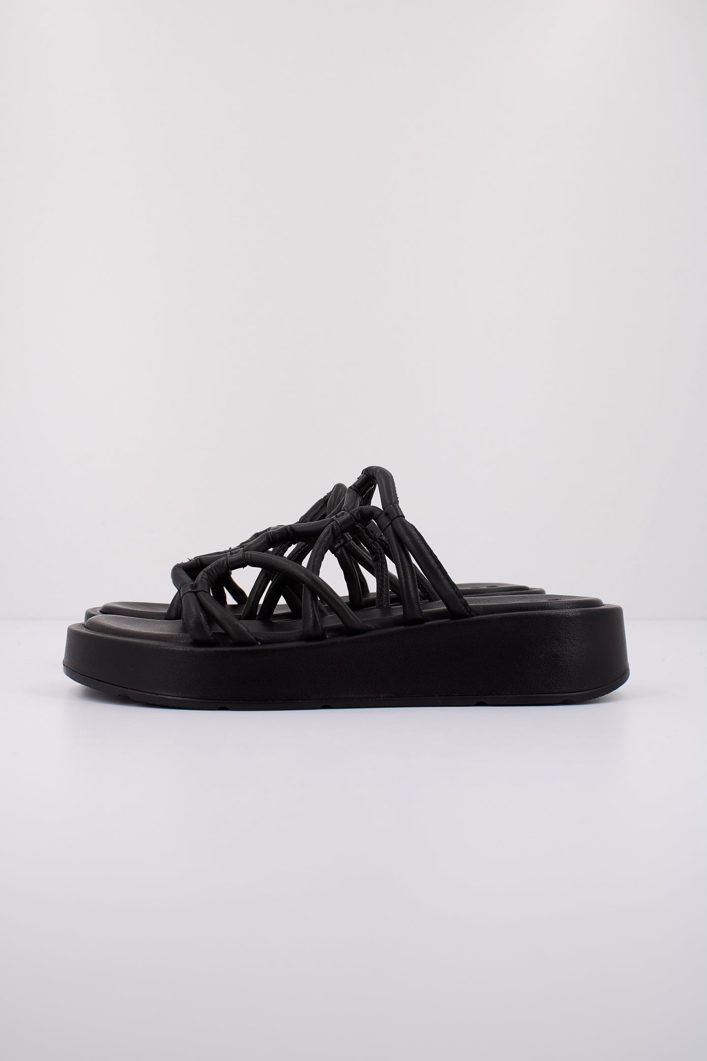 WONDERS AT en color NEGRO (1)